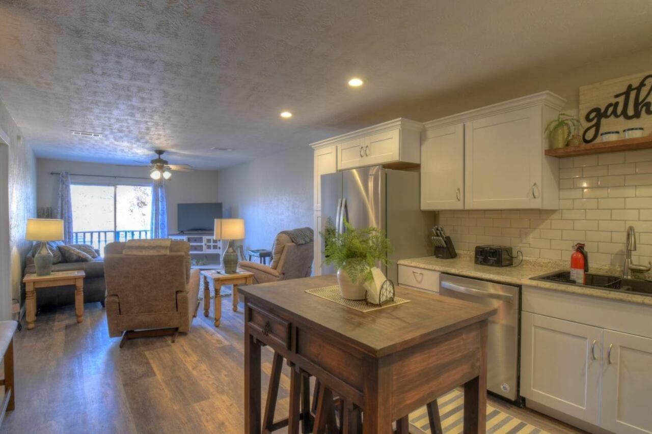 Three-Bedroom Apartment With Lake View photo 2
