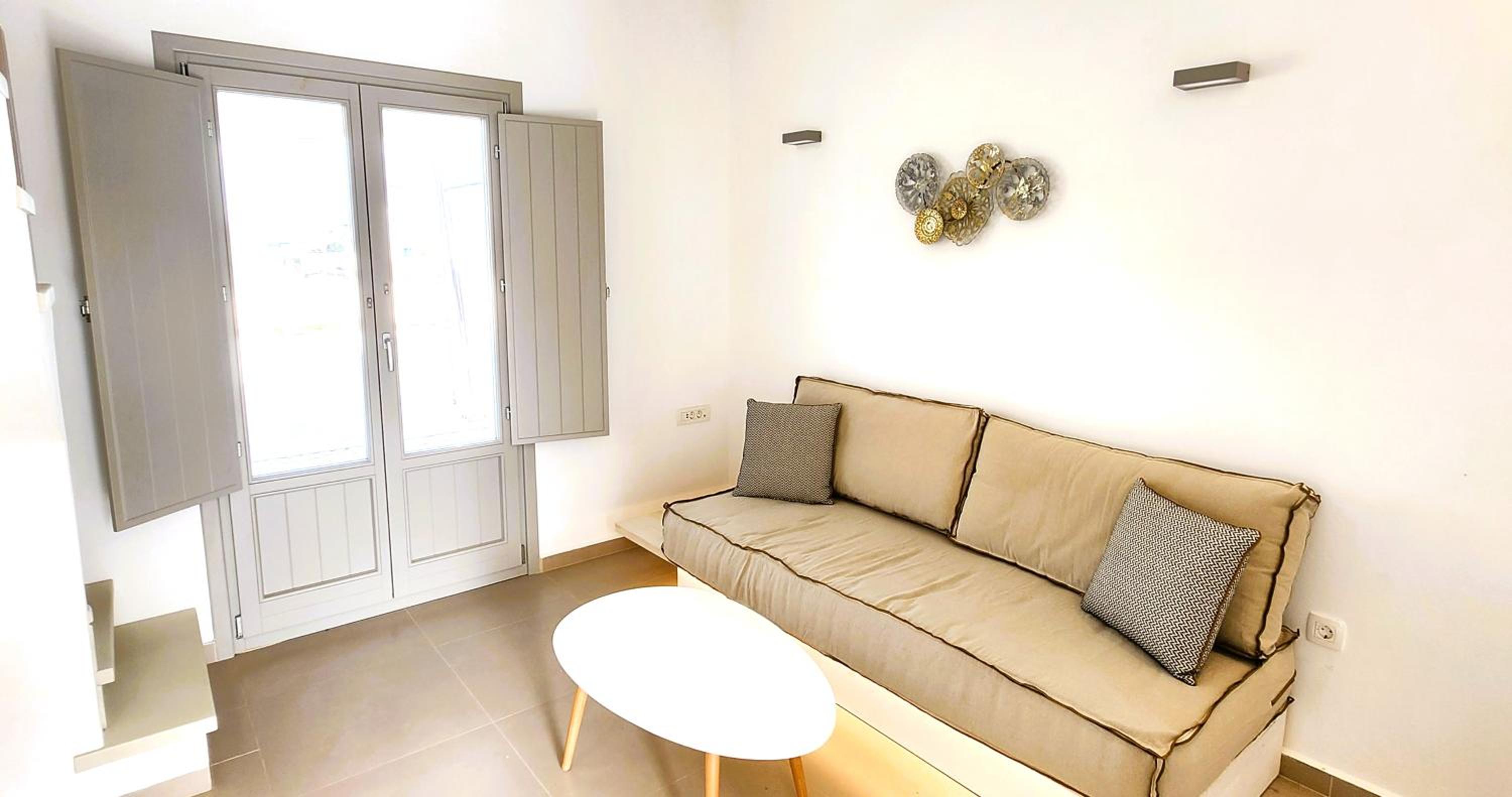 One-Bedroom Apartment photo 3