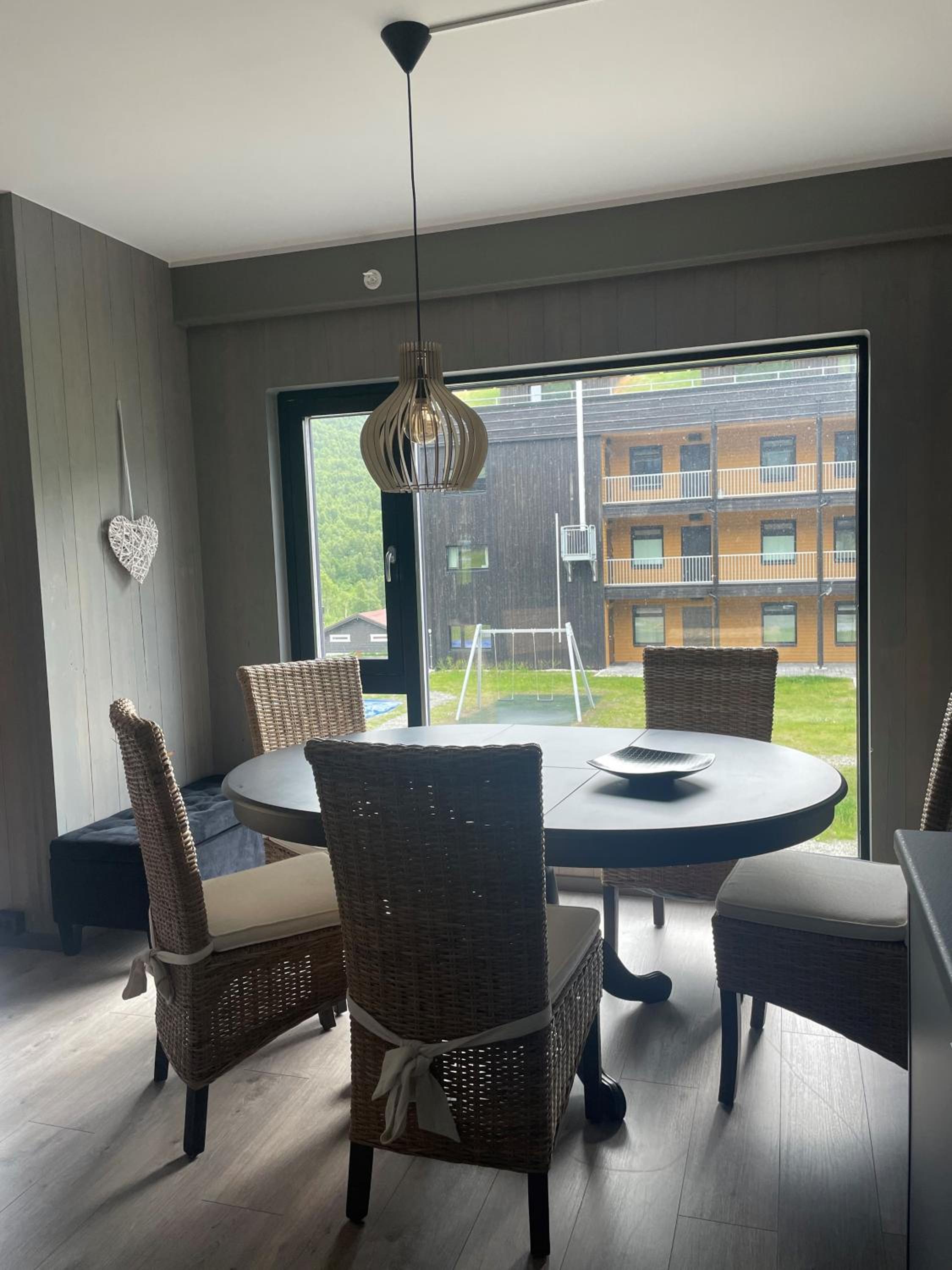 Three-Bedroom Apartment With Balcony photo 3