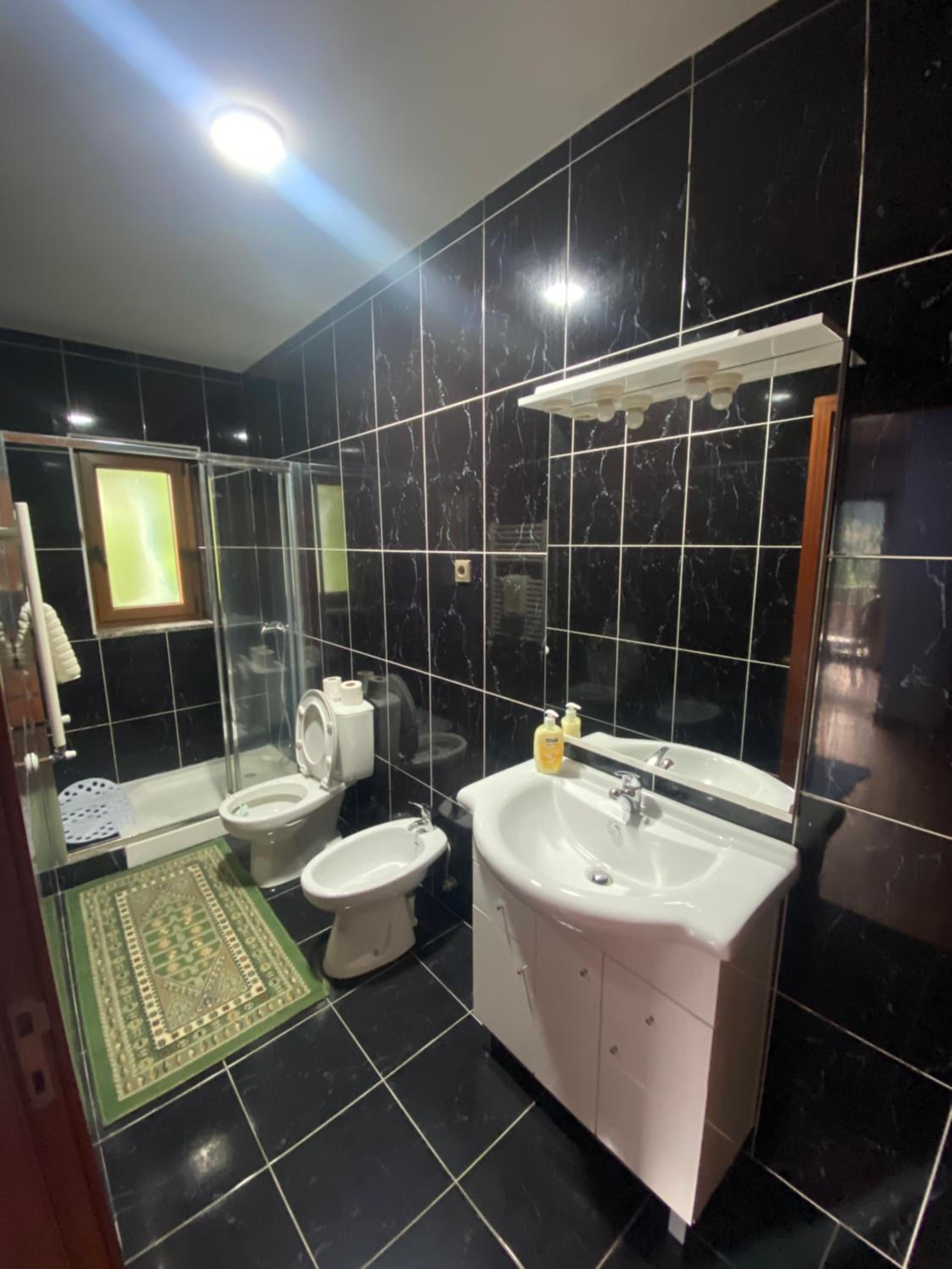 Four-Bedroom House photo 3
