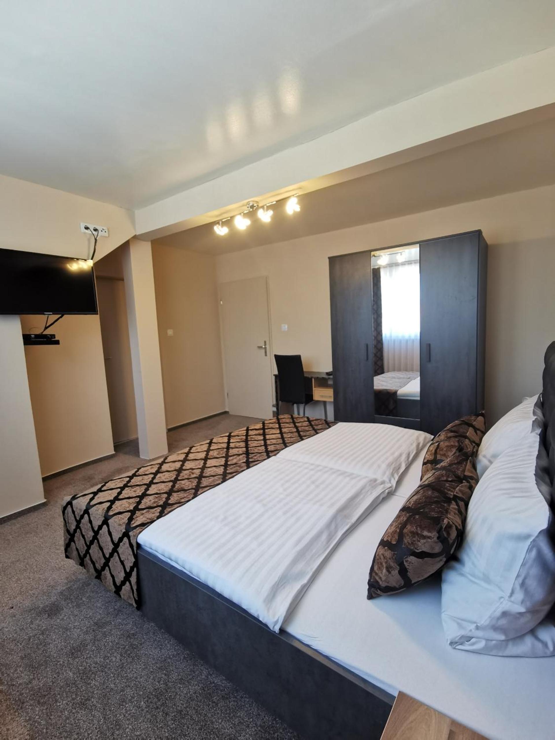 Standard Double Room photo 3