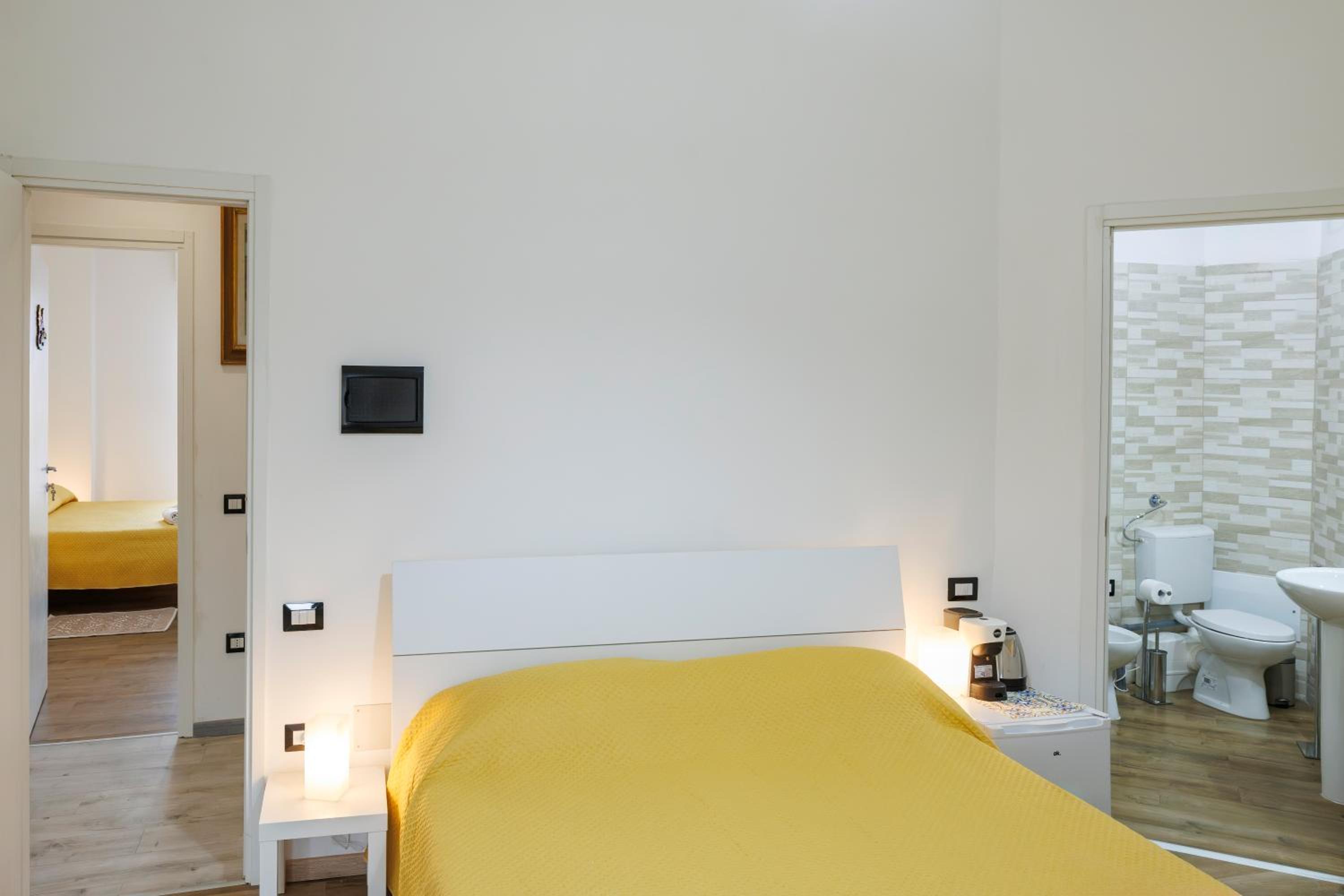 Double Room with Private Bathroom photo 2
