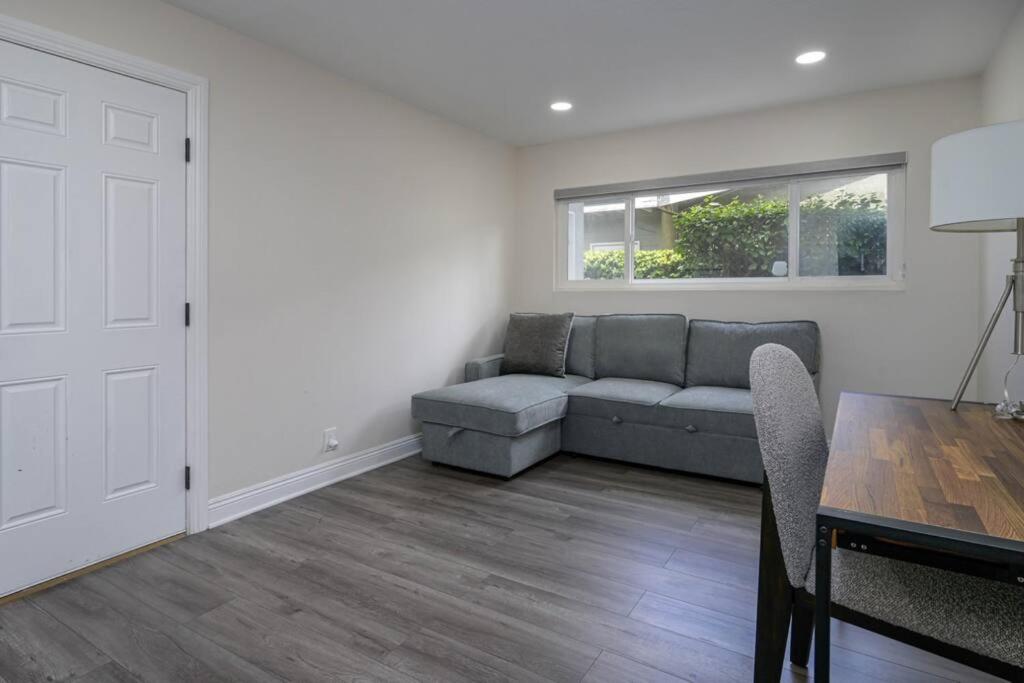 Four-Bedroom House photo 2