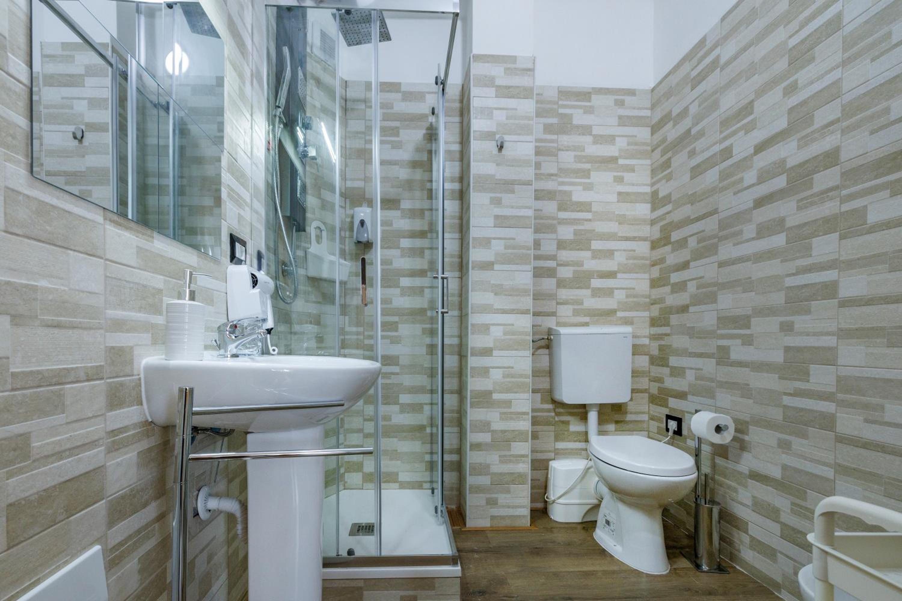 Deluxe Double Room with Shower photo 3