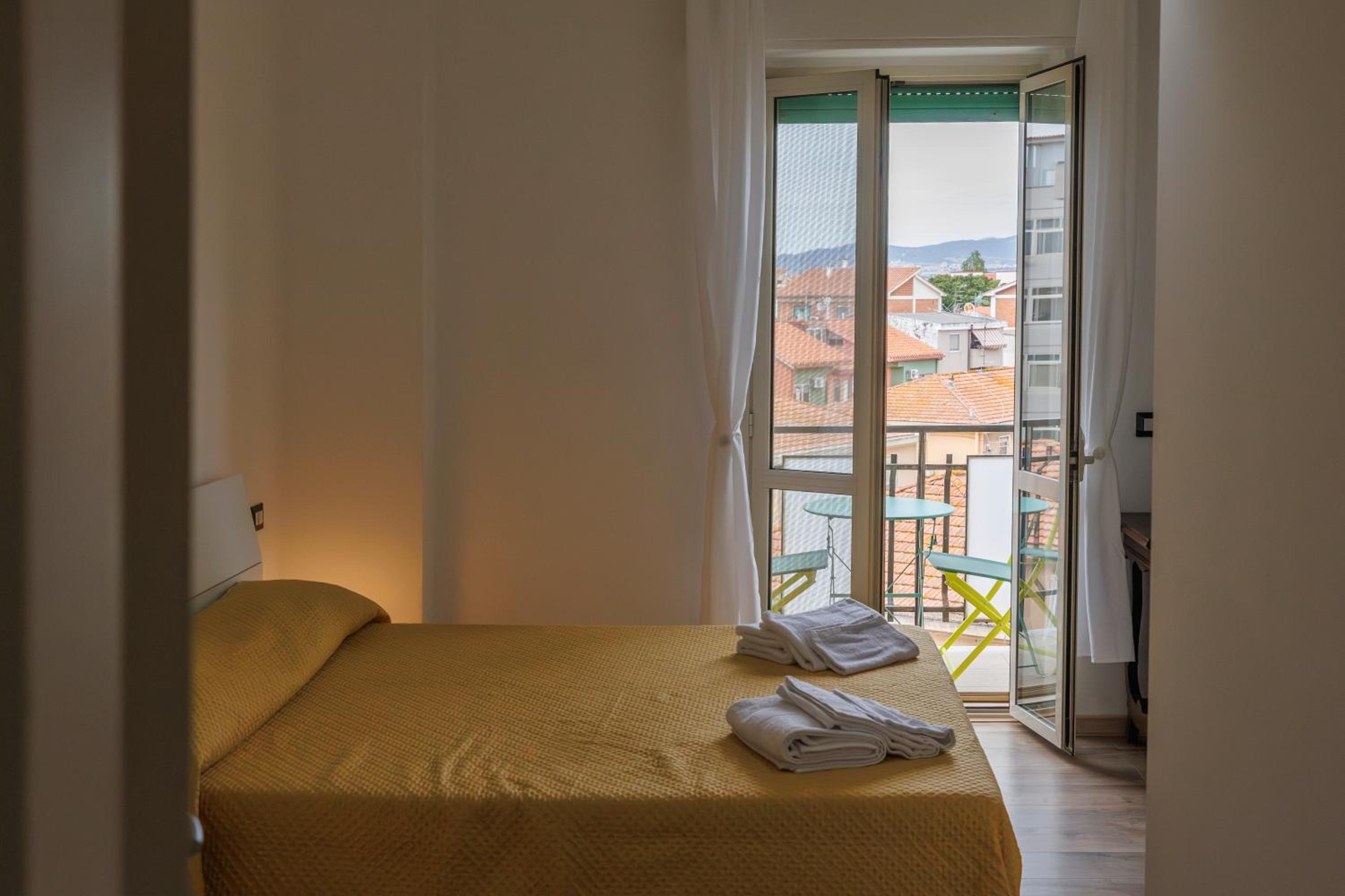 Deluxe Double Room with Balcony photo 2