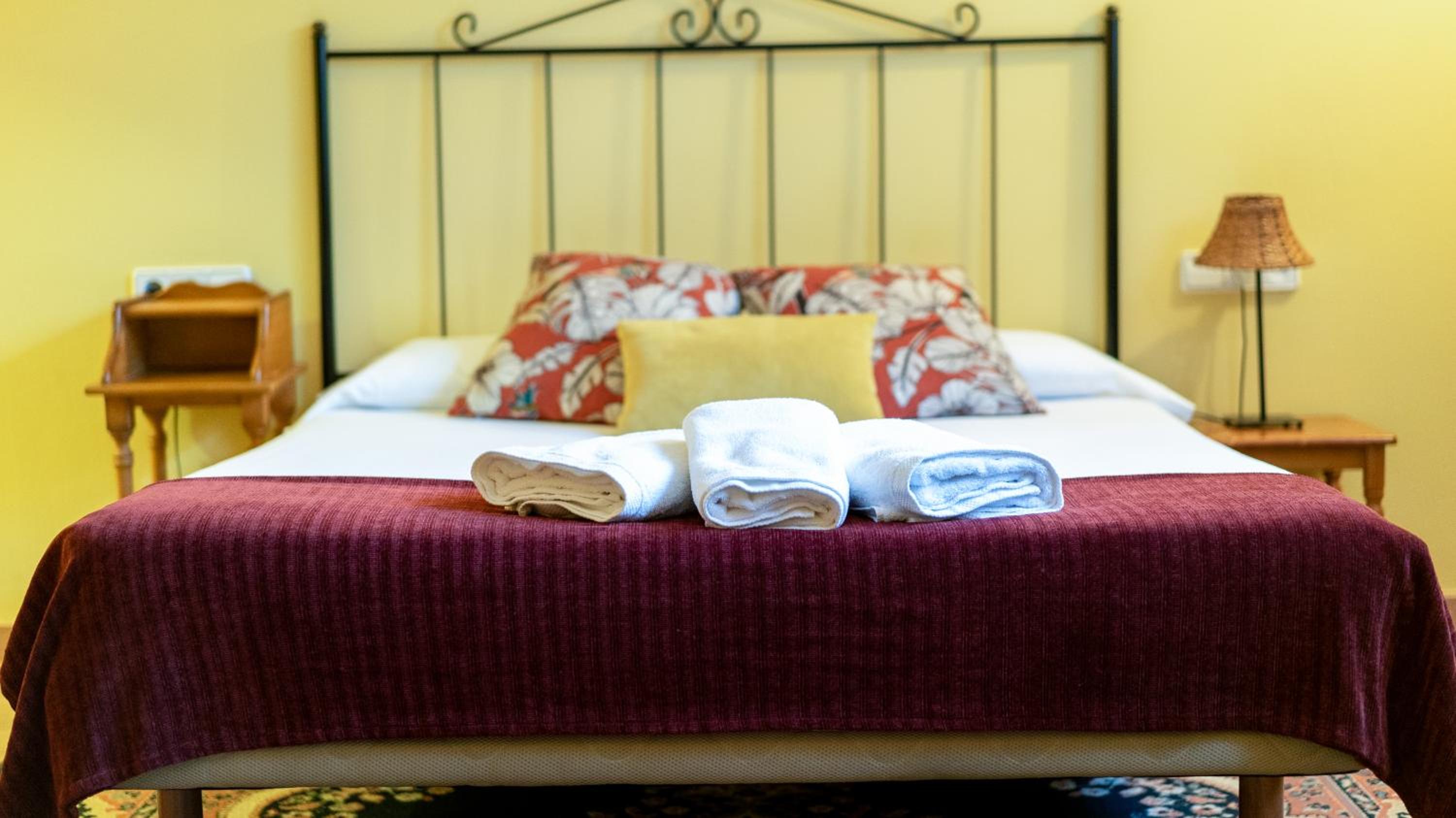 Apartamento de Dos Dormitorios con Vista al Jardín