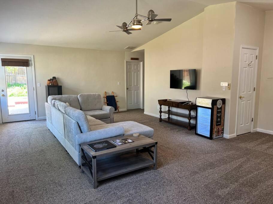 Three-Bedroom House photo 2