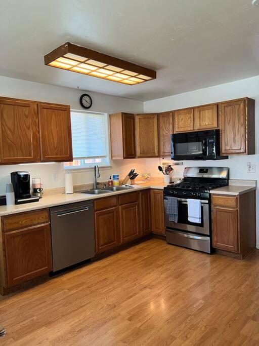 Three-Bedroom House photo 2