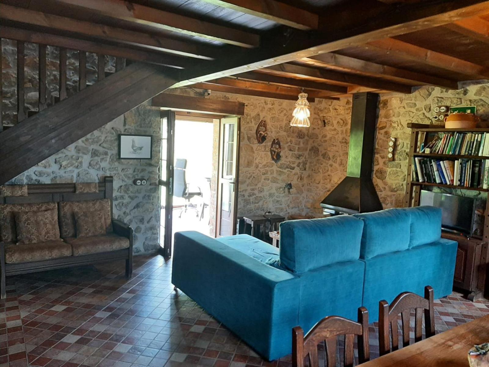 Seven-Bedroom House photo 2