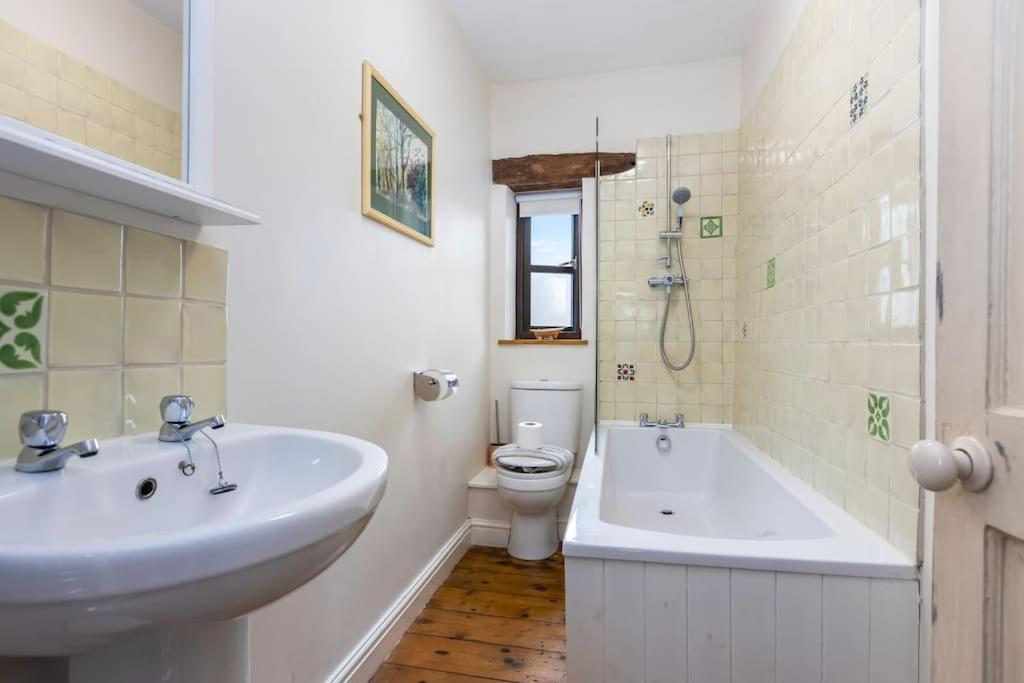 Two-Bedroom House photo 2
