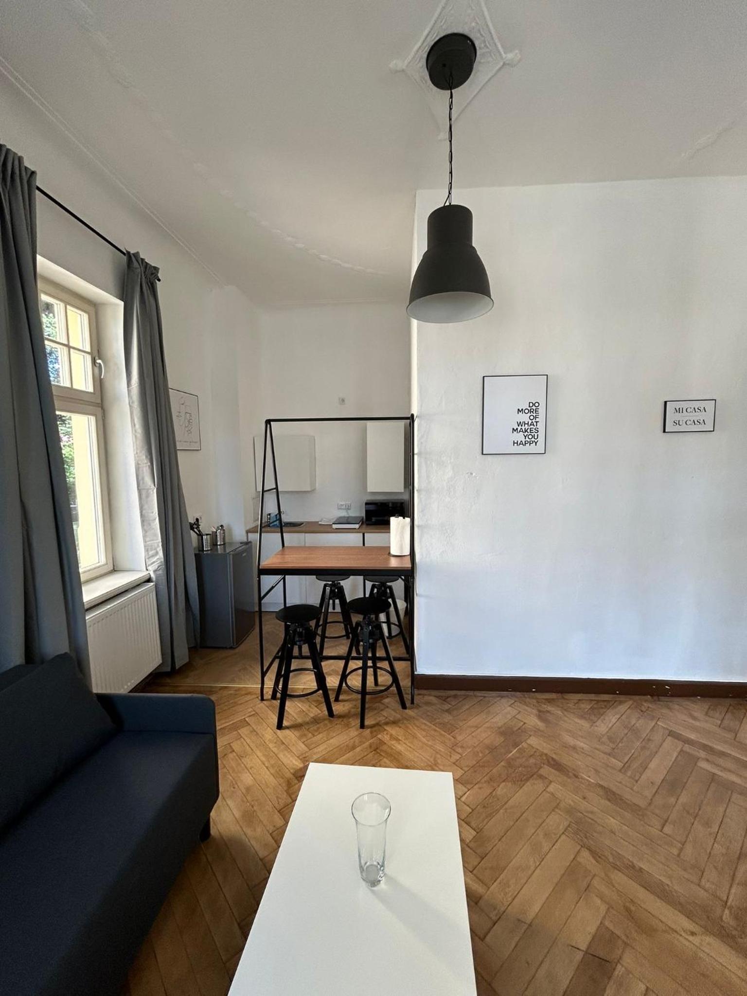 One-Bedroom Apartment photo 1