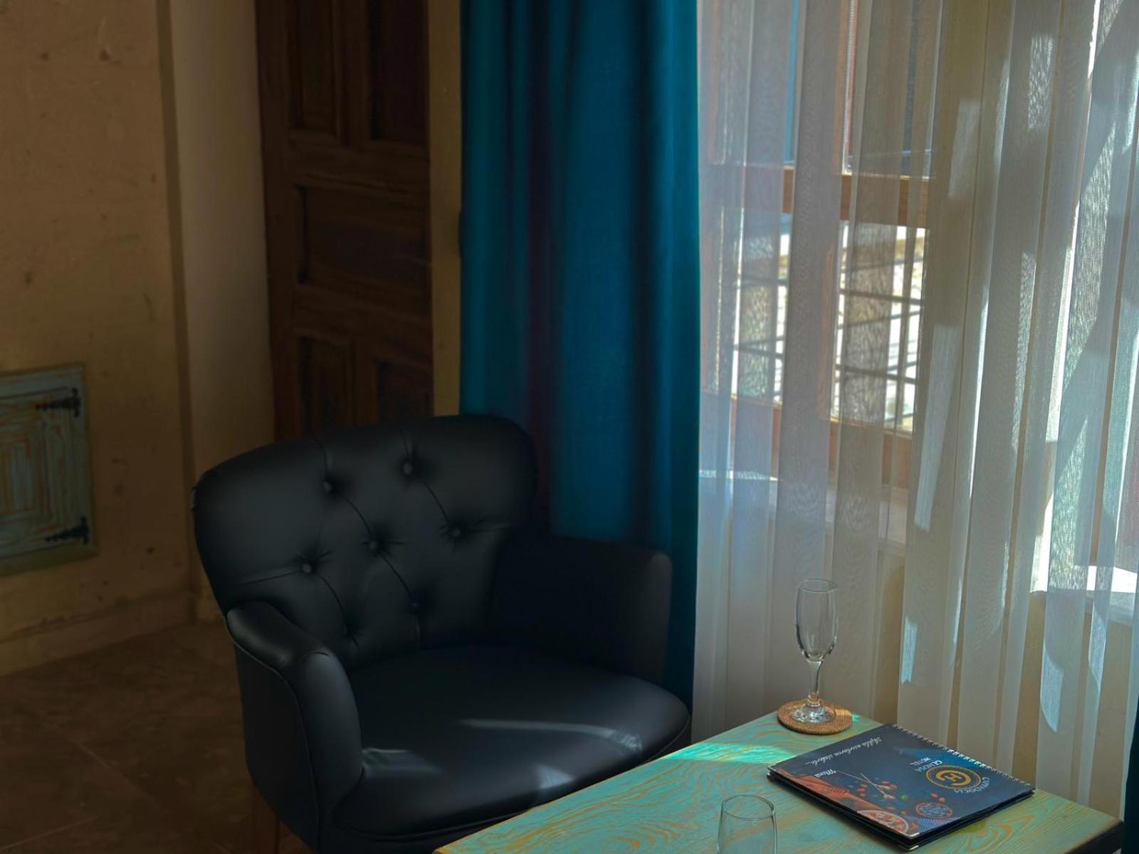 Triple Room with Balcony - Photo 8