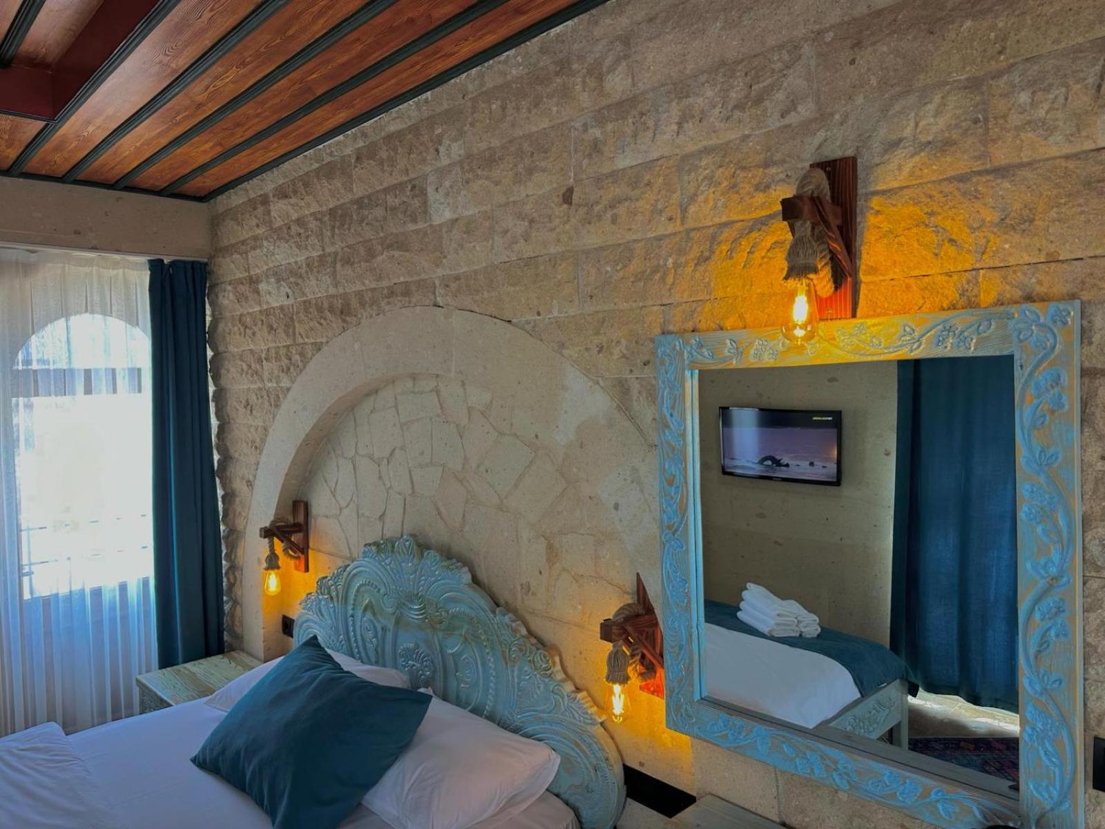 Triple Room with Balcony - Photo 7