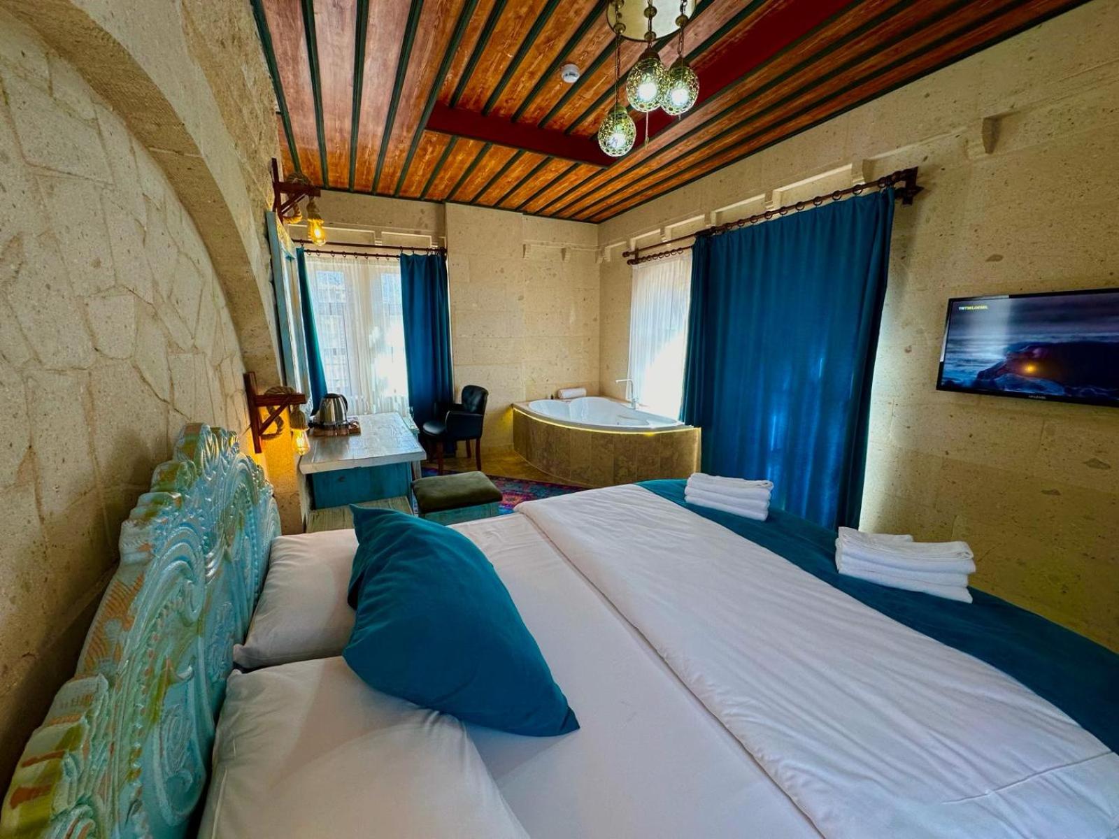 Triple Room with Balcony - Photo 1