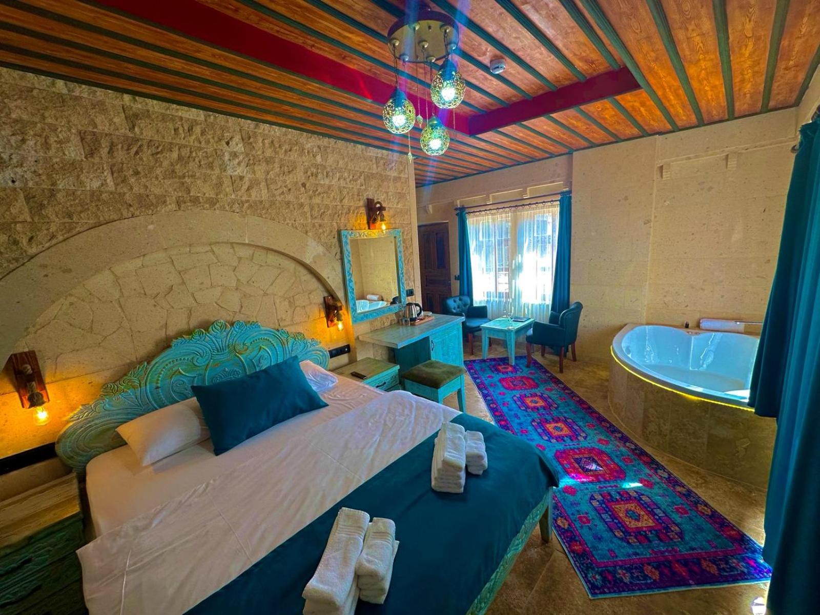 Triple Room with Balcony - Photo 3