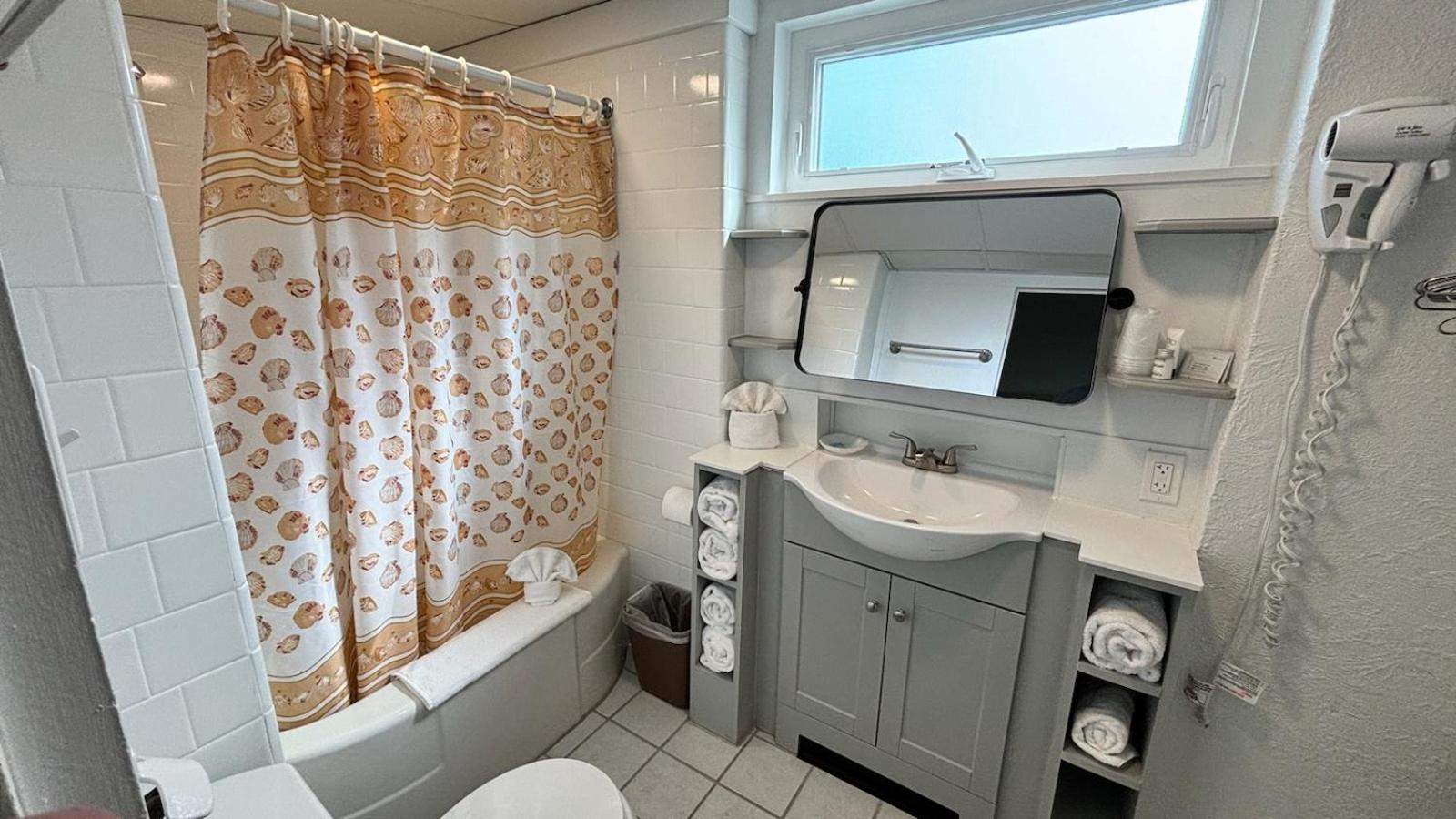 Standard Double Room (2 Adults + 2 Children) photo 2