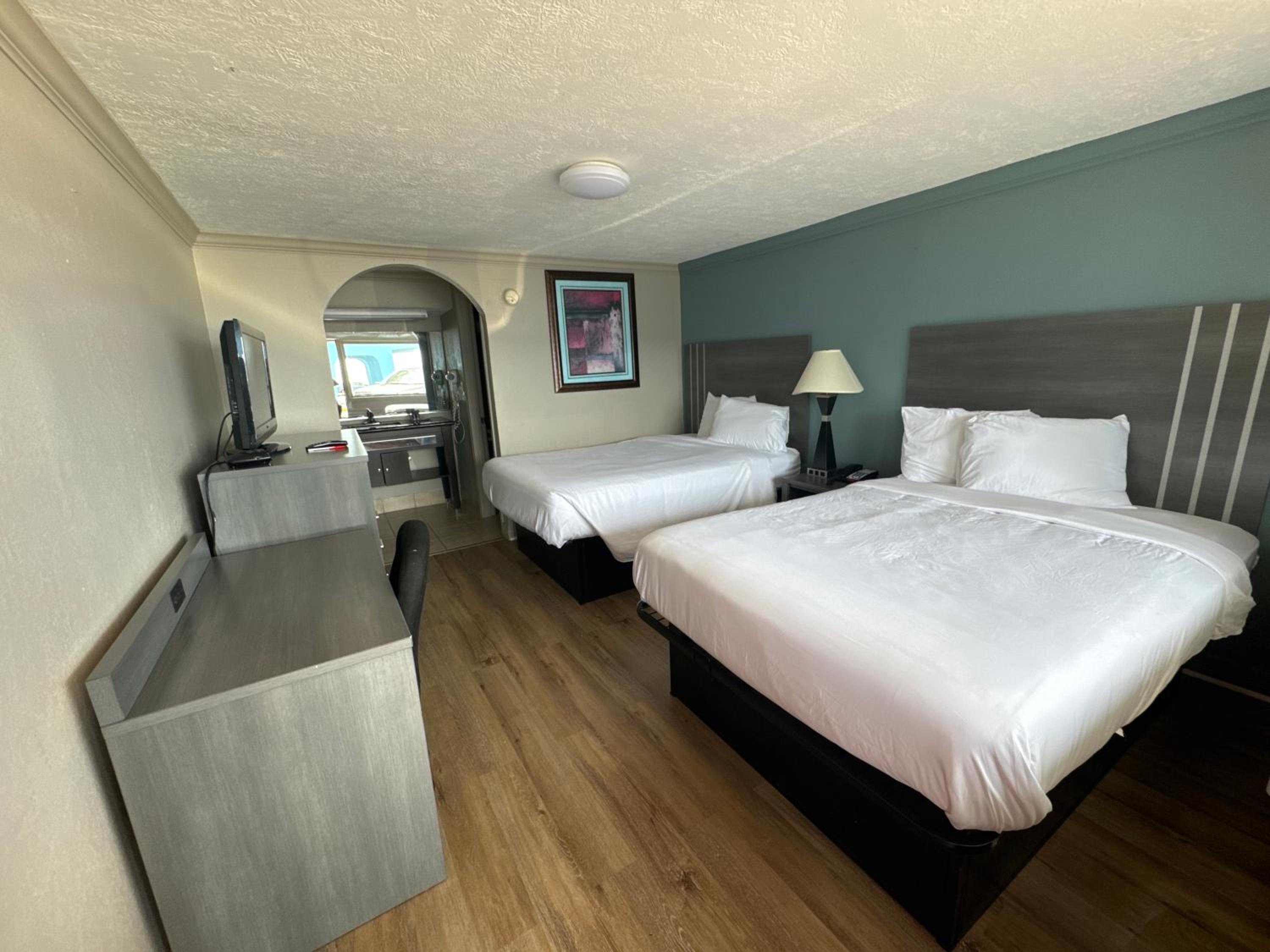 Double Room with Two Double Beds - Non Smoking - Photo 1