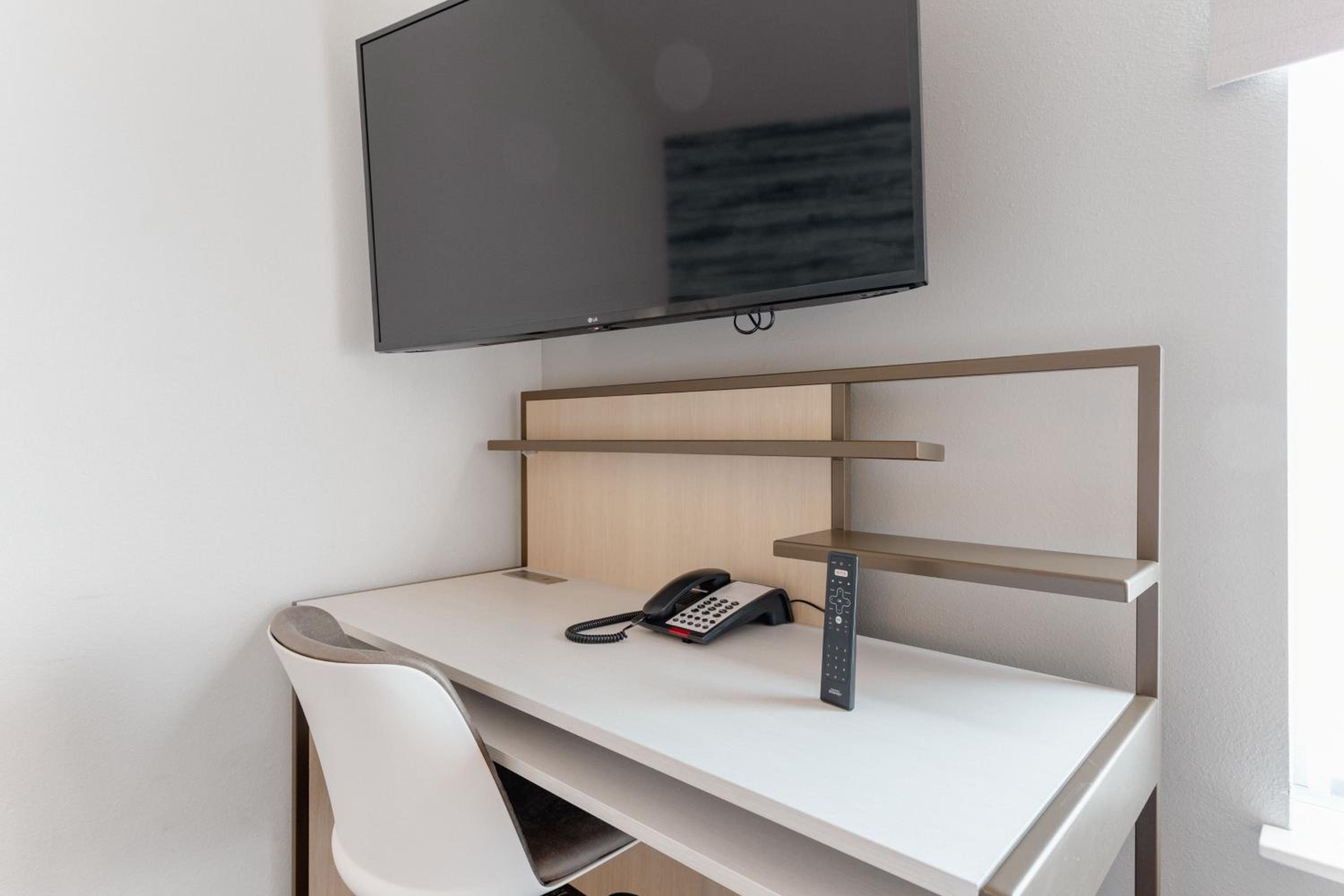King Studio with Sofa Bed - Photo 3