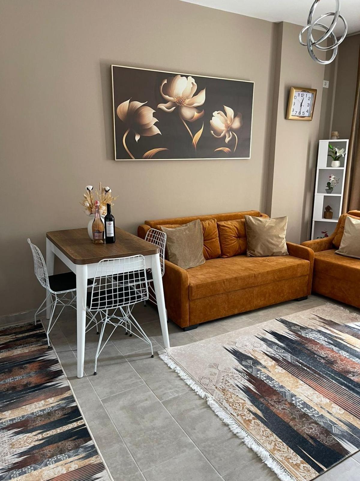 One-Bedroom Apartment photo 2