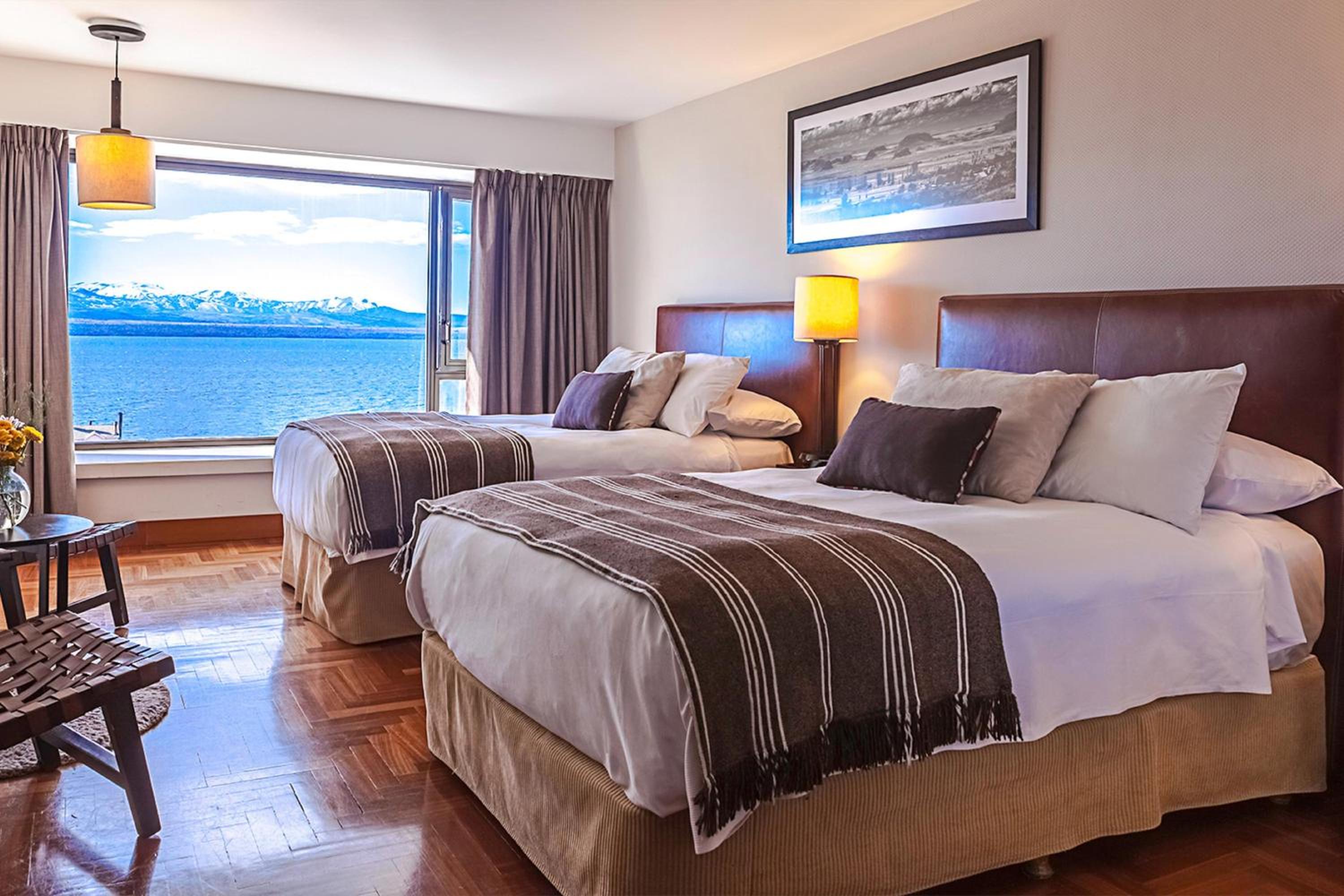 Family Deluxe Guest room with 2 Double, Lake view photo 1
