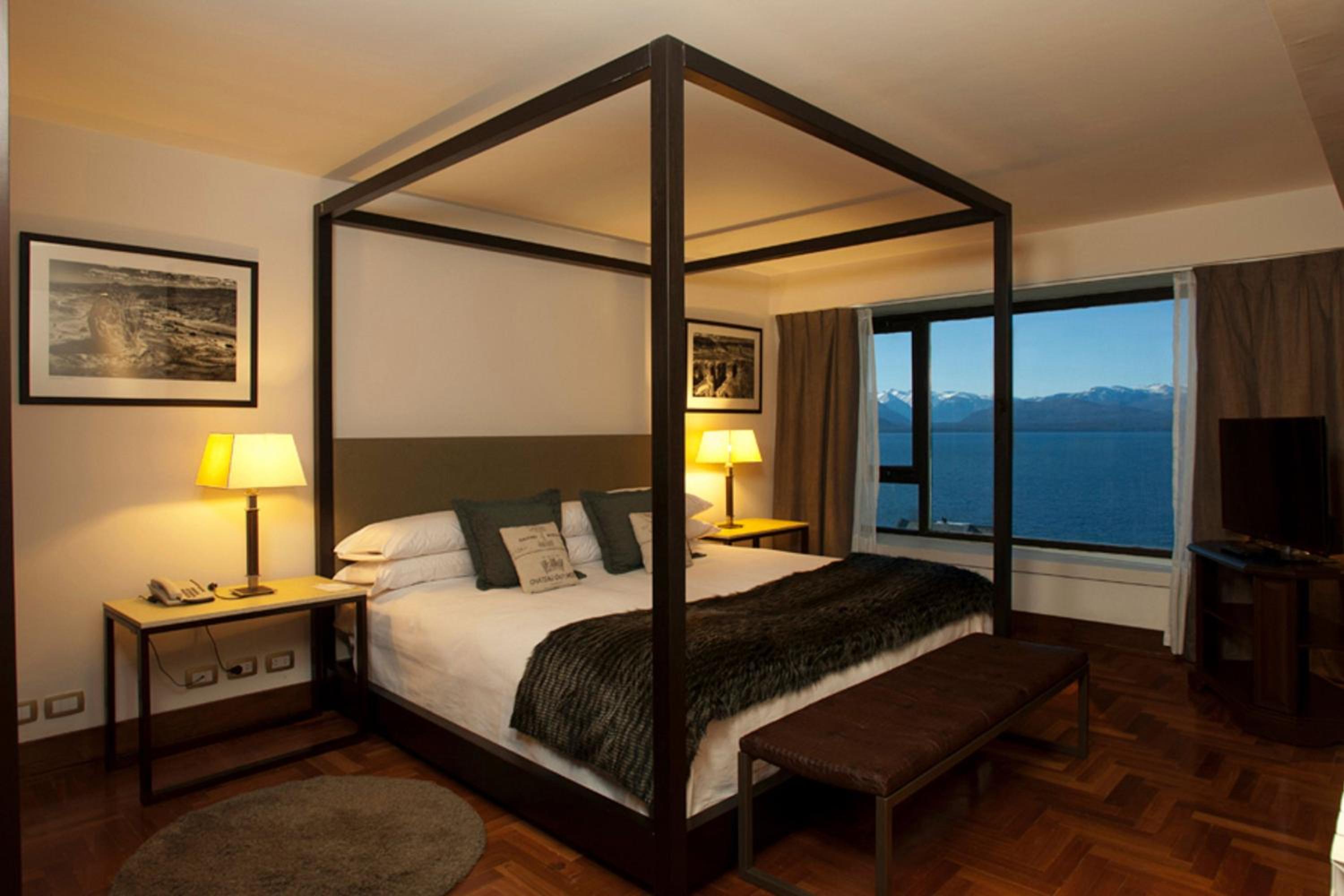 1 Bedroom suite with 1 King, Sofa bed, Lake view photo 1