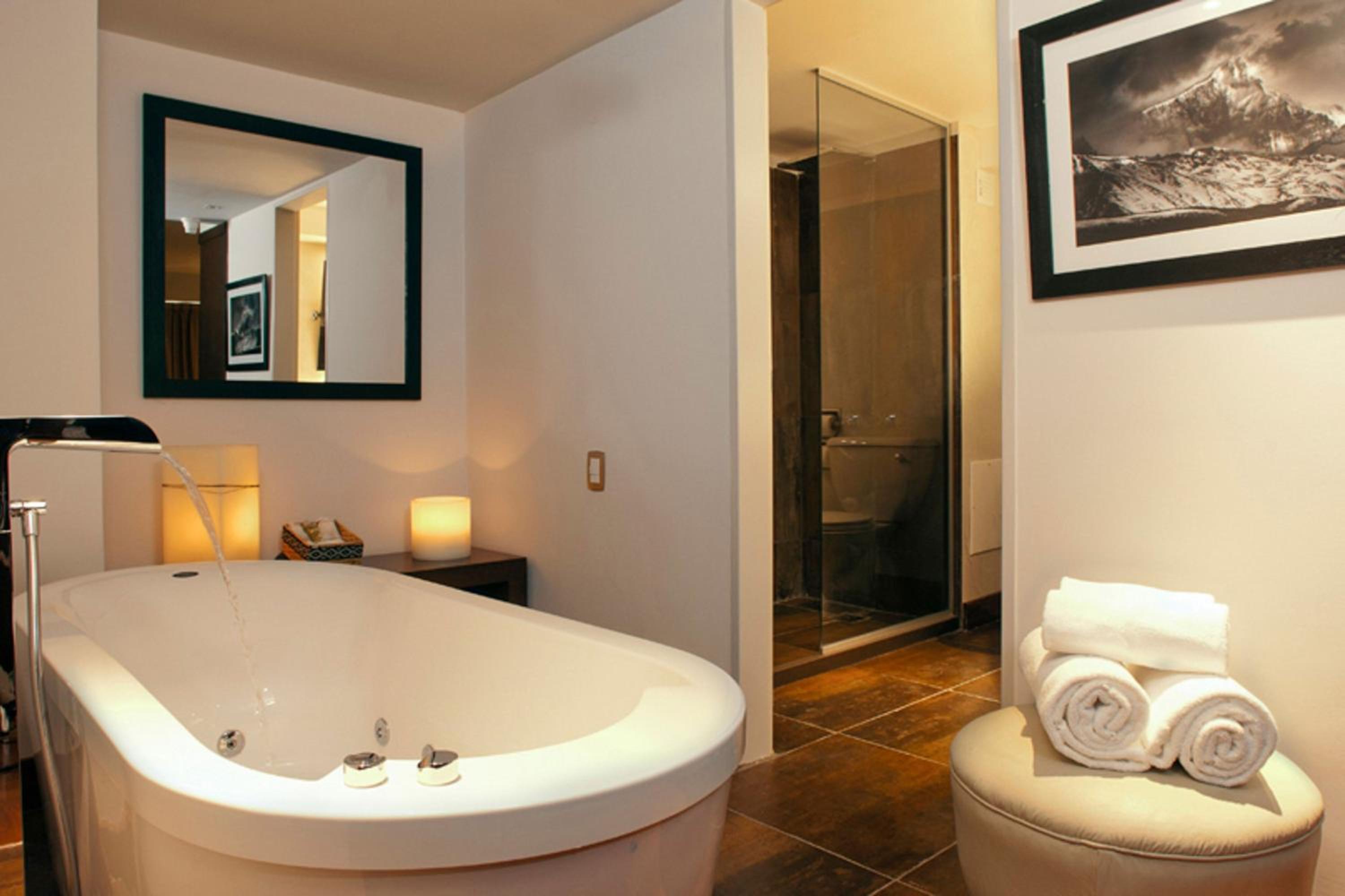 1 Bedroom suite with 1 King, Sofa bed, Lake view photo 3
