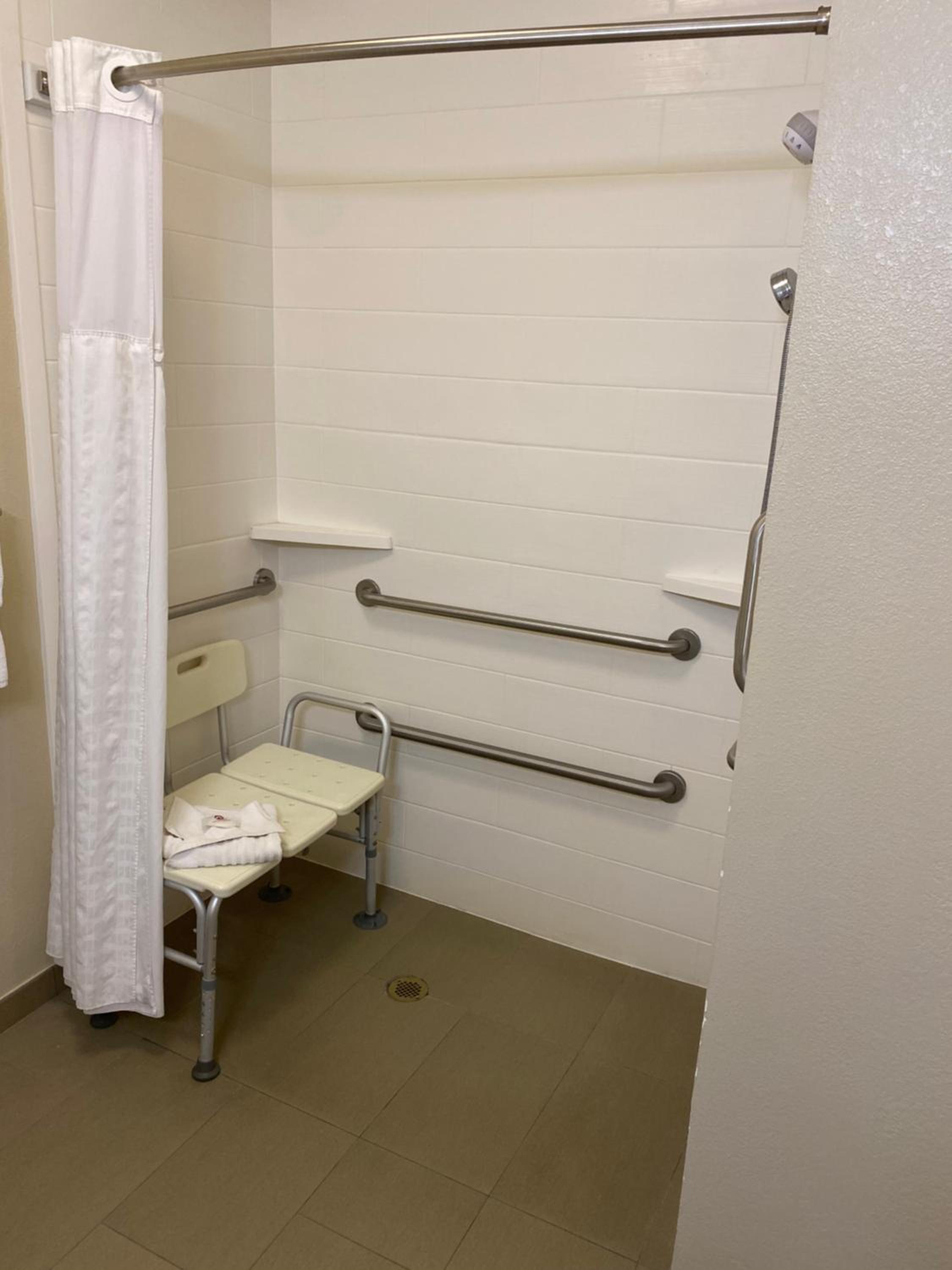 King Room - Accessible/Non-Smoking - Photo 2