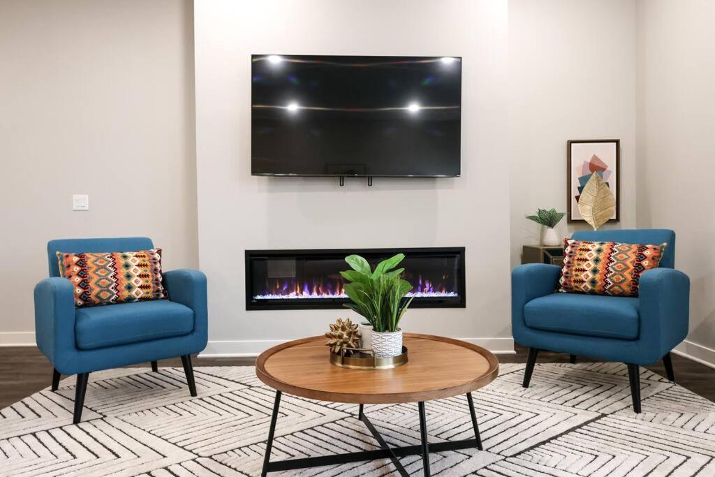 Three-Bedroom Apartment photo 2