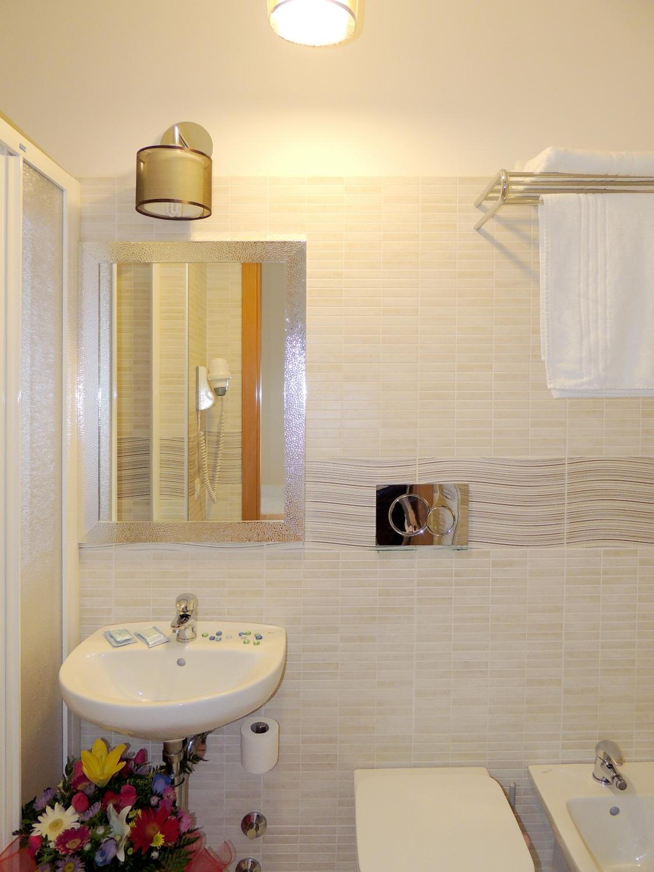 Economy Double or Twin Room photo 3