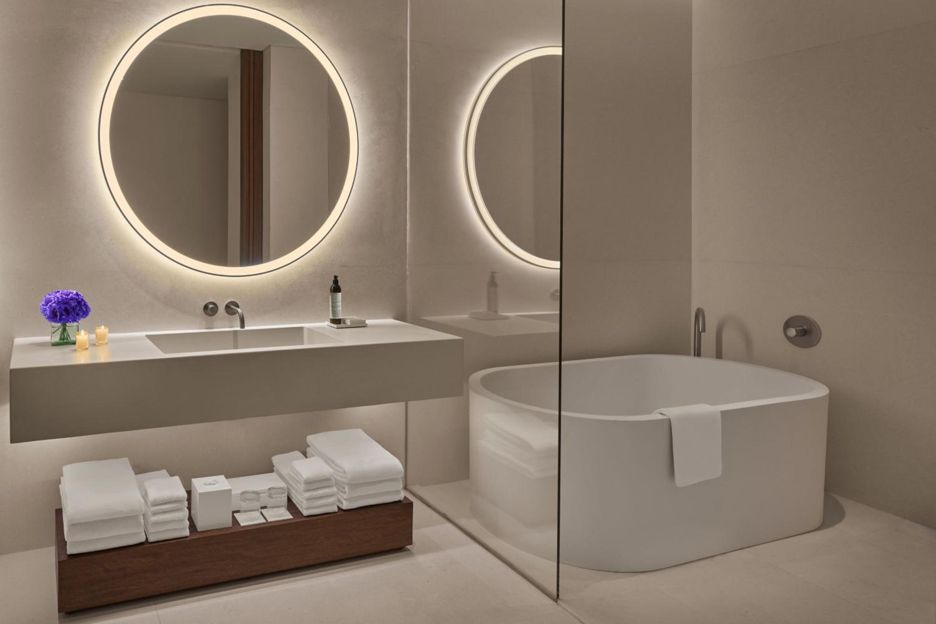 Premier Queen Room with Two Queen Beds and Ocean View - Plunge Pool - Photo 3