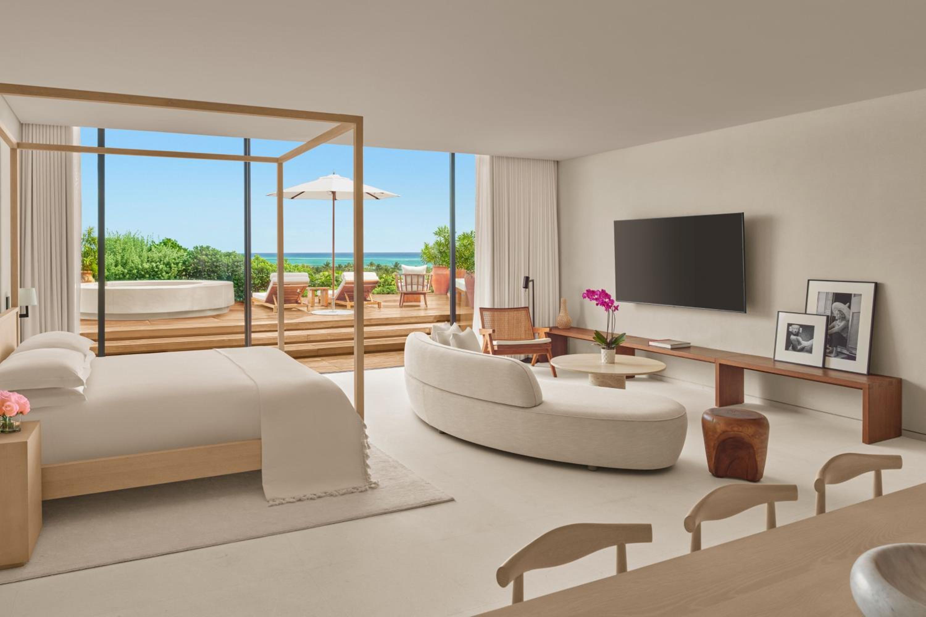 Sky Rooftop Five-Bedroom Penthouse Suite with Ocean View