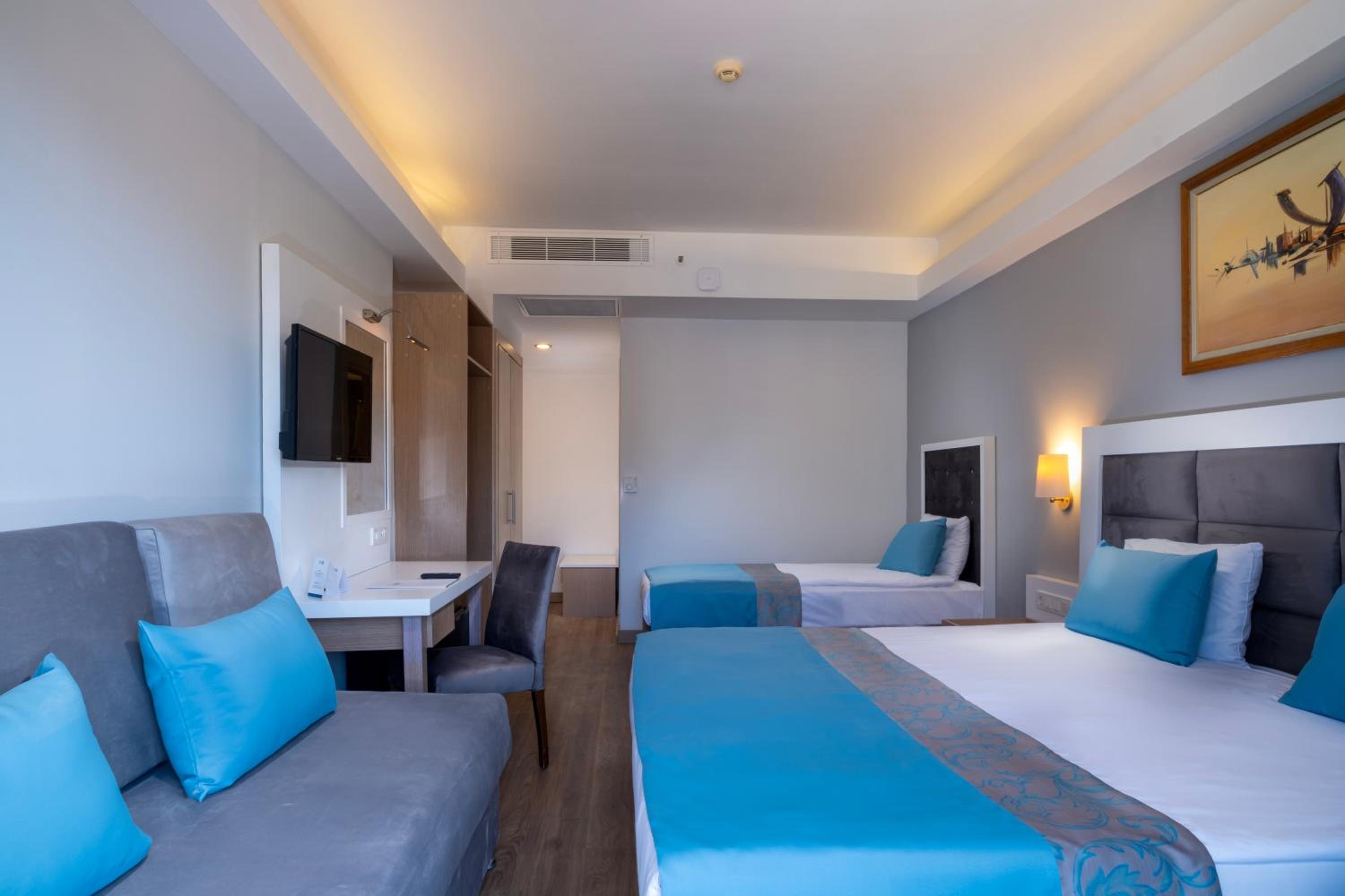 Comfort Triple Room with Shower photo 3