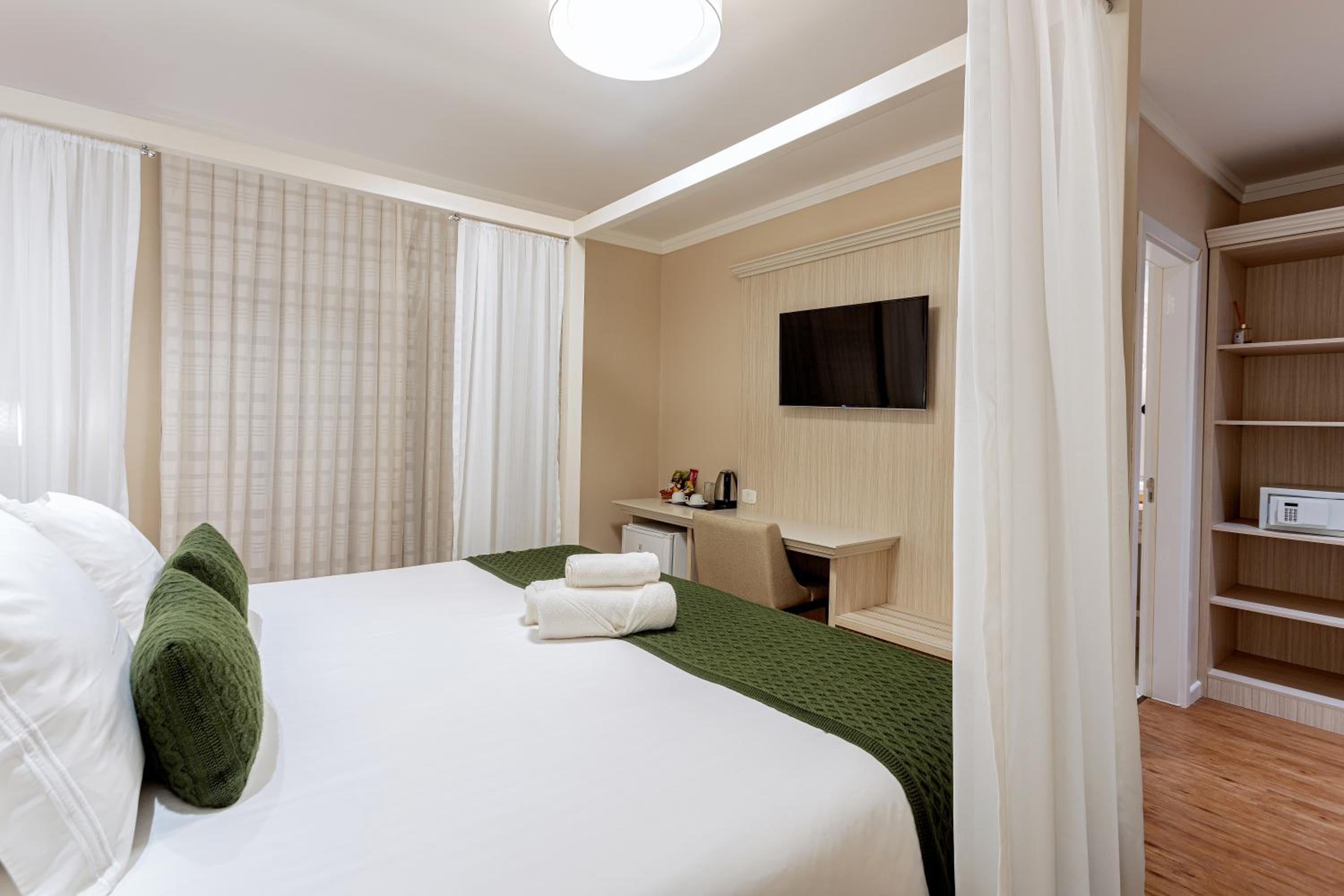King Room with Balcony photo 2