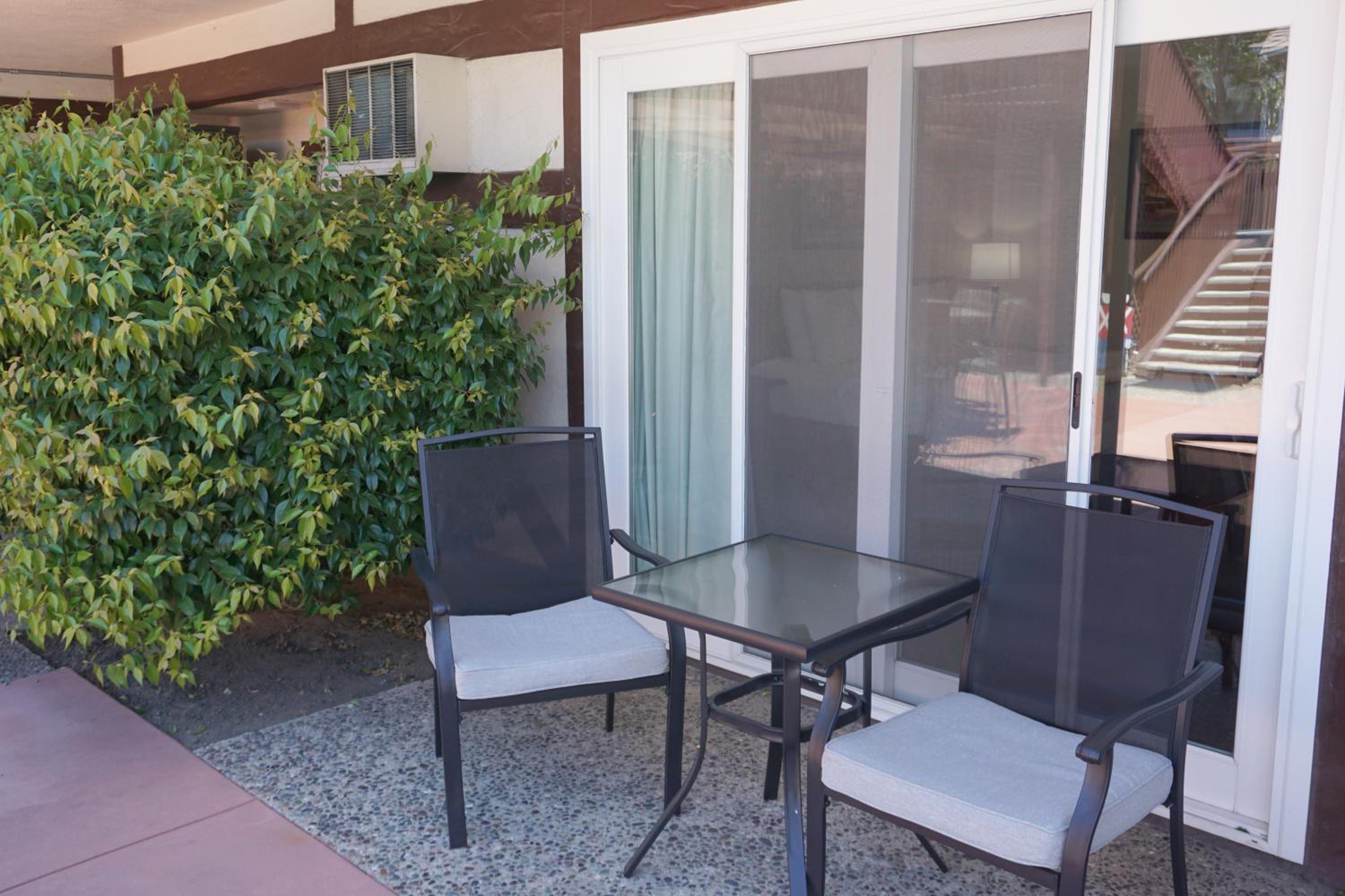 Deluxe Queen Room with Two Queen Beds (Patio) - Photo 5