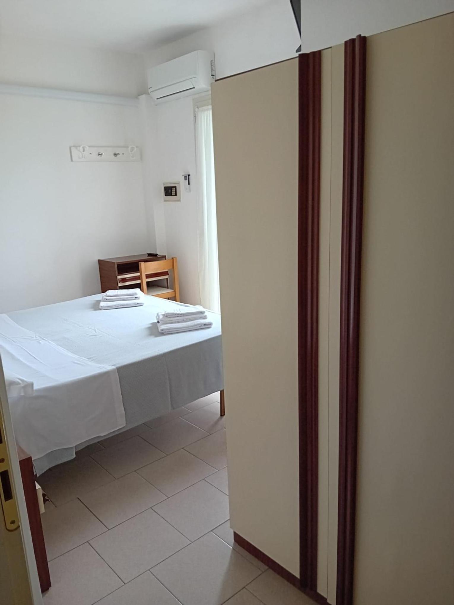 Economy Double or Twin Room photo 3