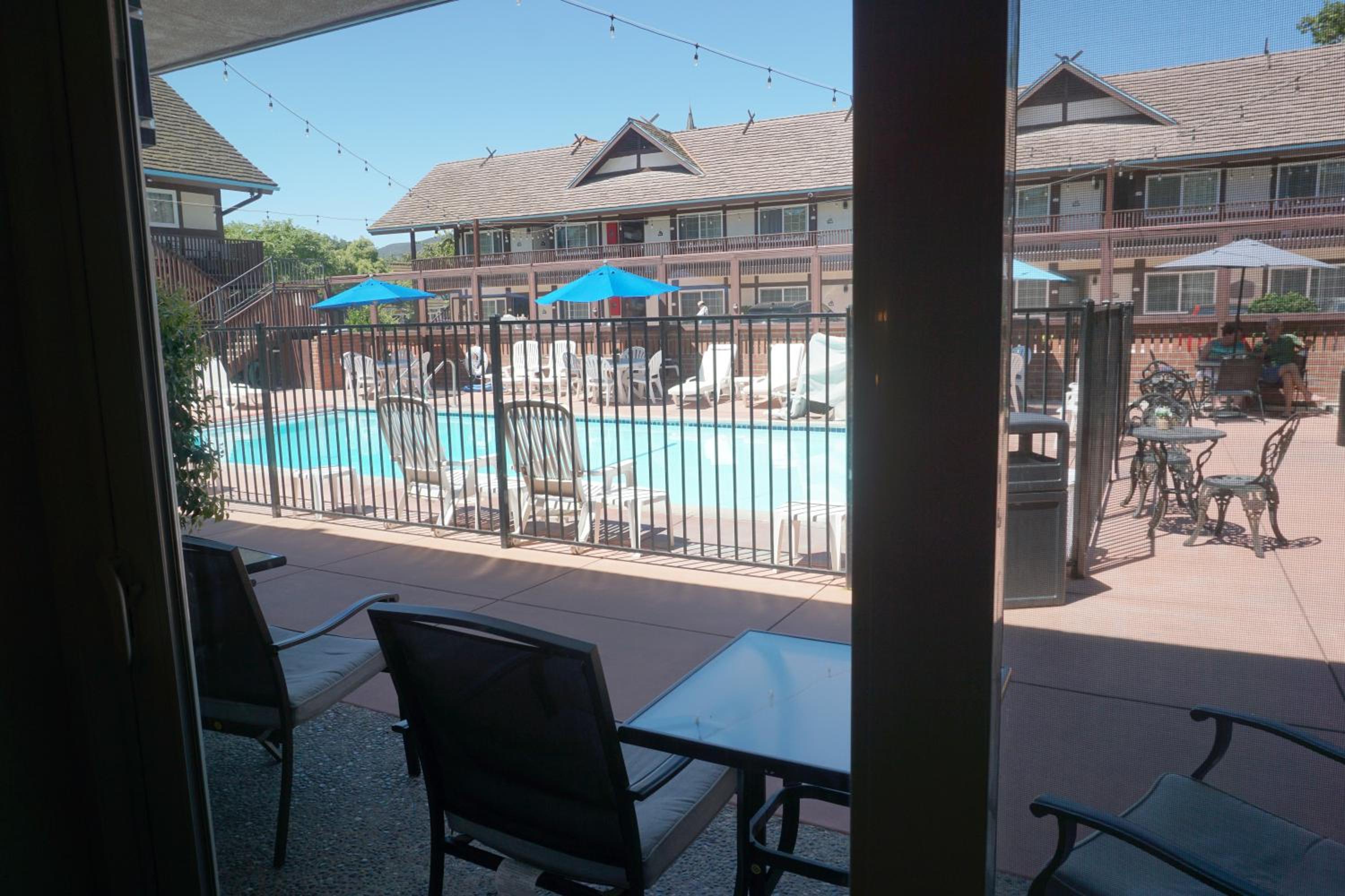 Deluxe Queen Room with Two Queen Beds (Patio) - Photo 2
