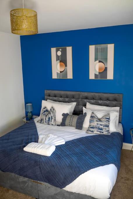 Three-Bedroom Apartment photo 1