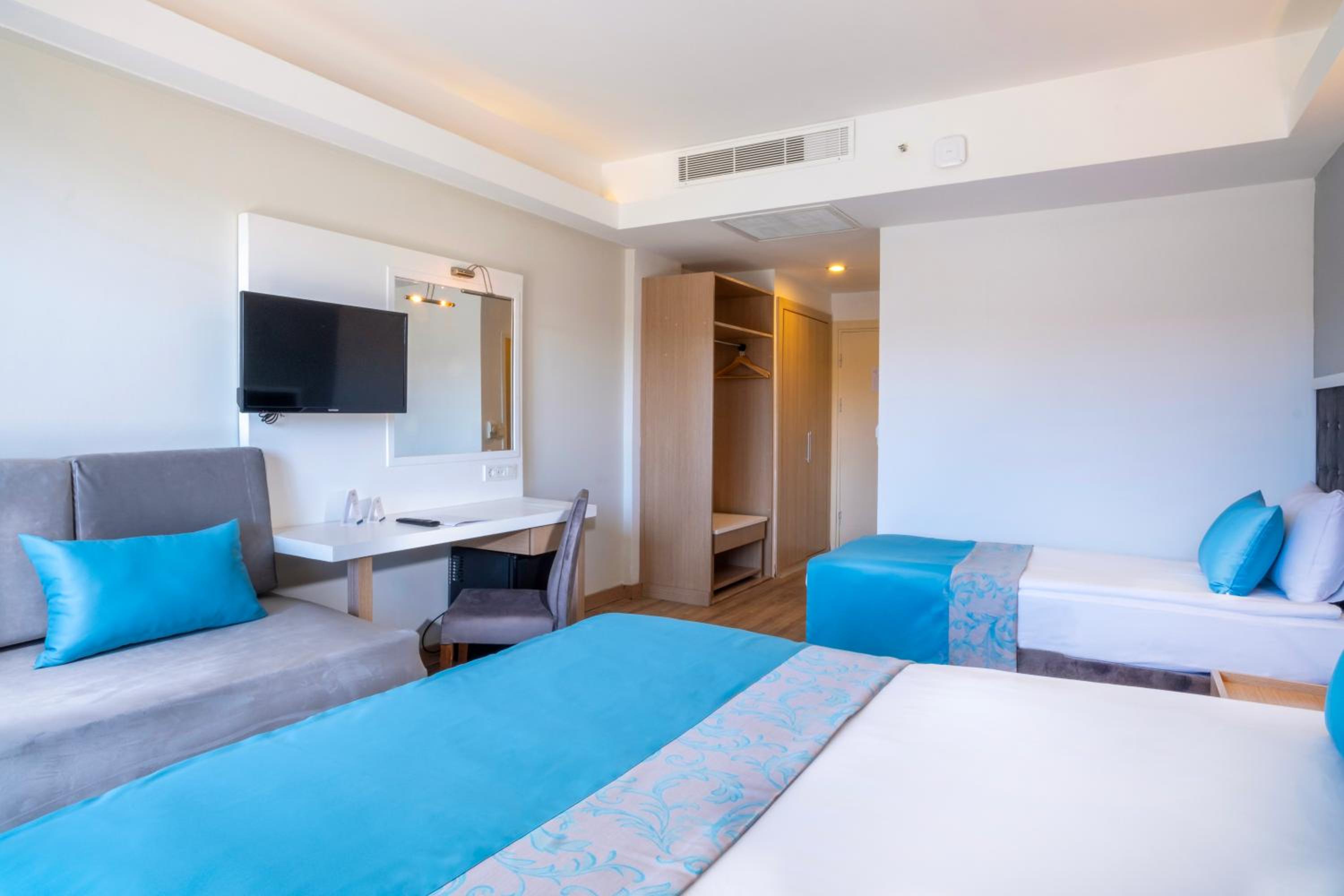 Triple Room with Sea View photo 2