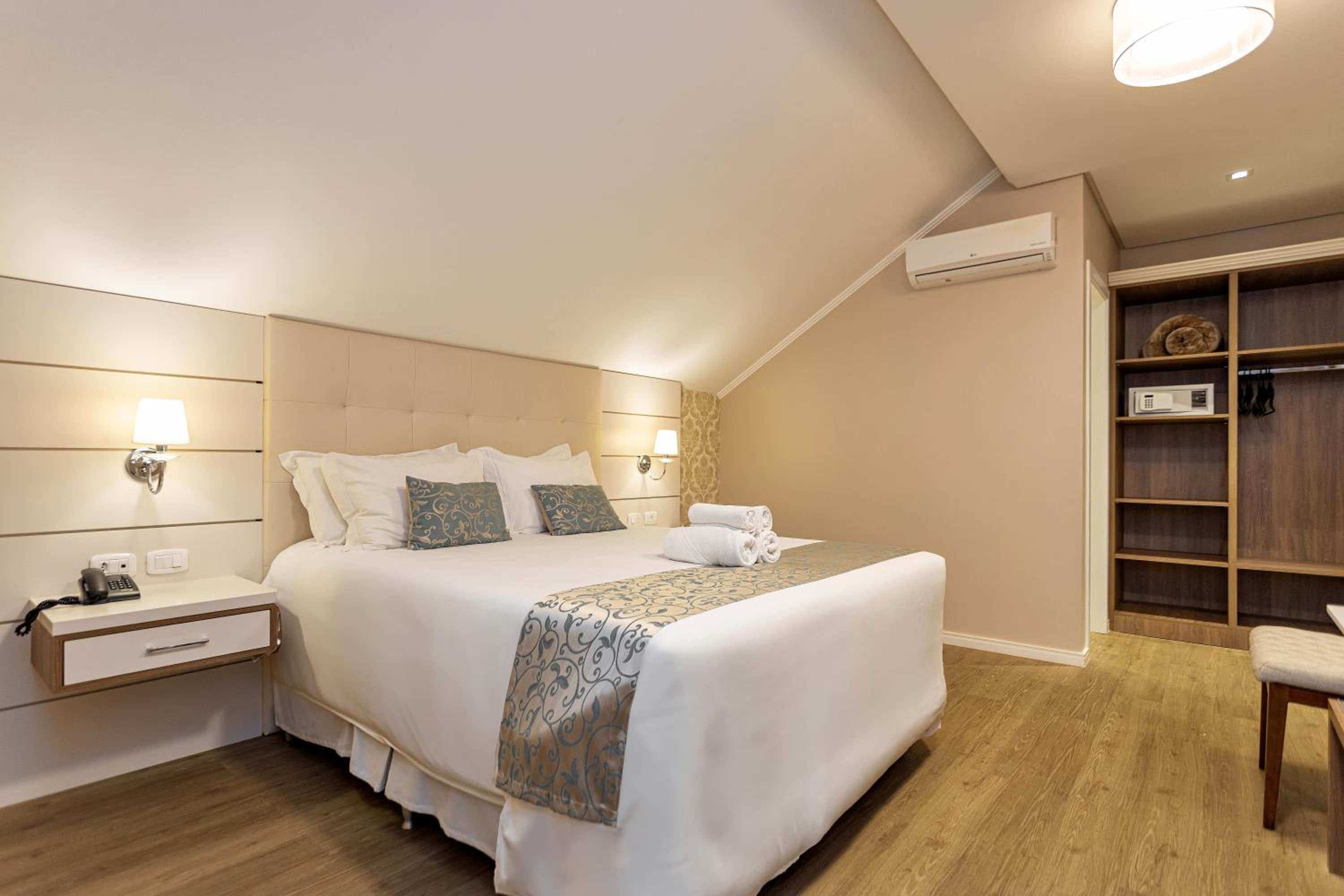 Deluxe Queen Room photo 3