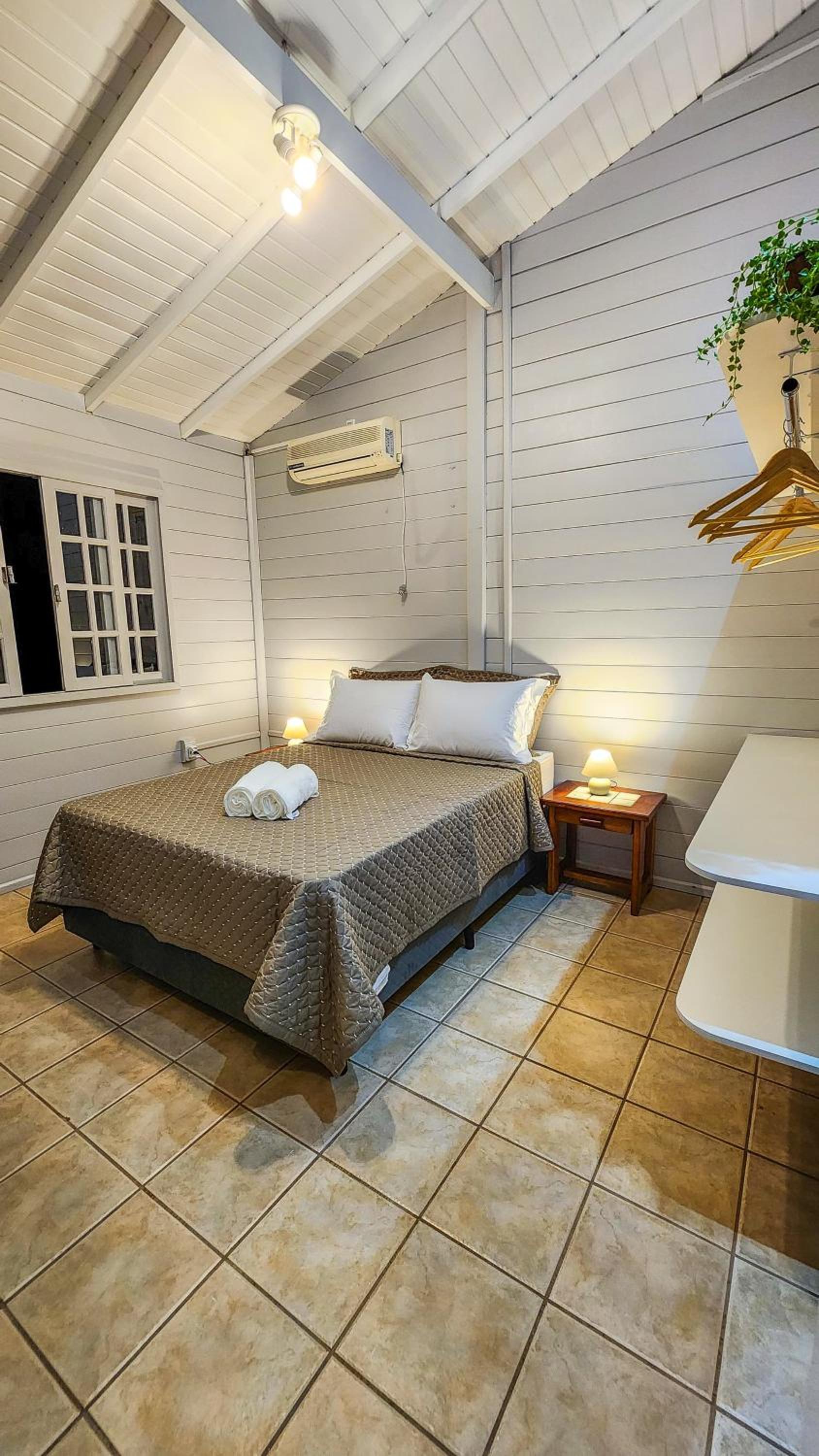 Five-Bedroom House photo 1