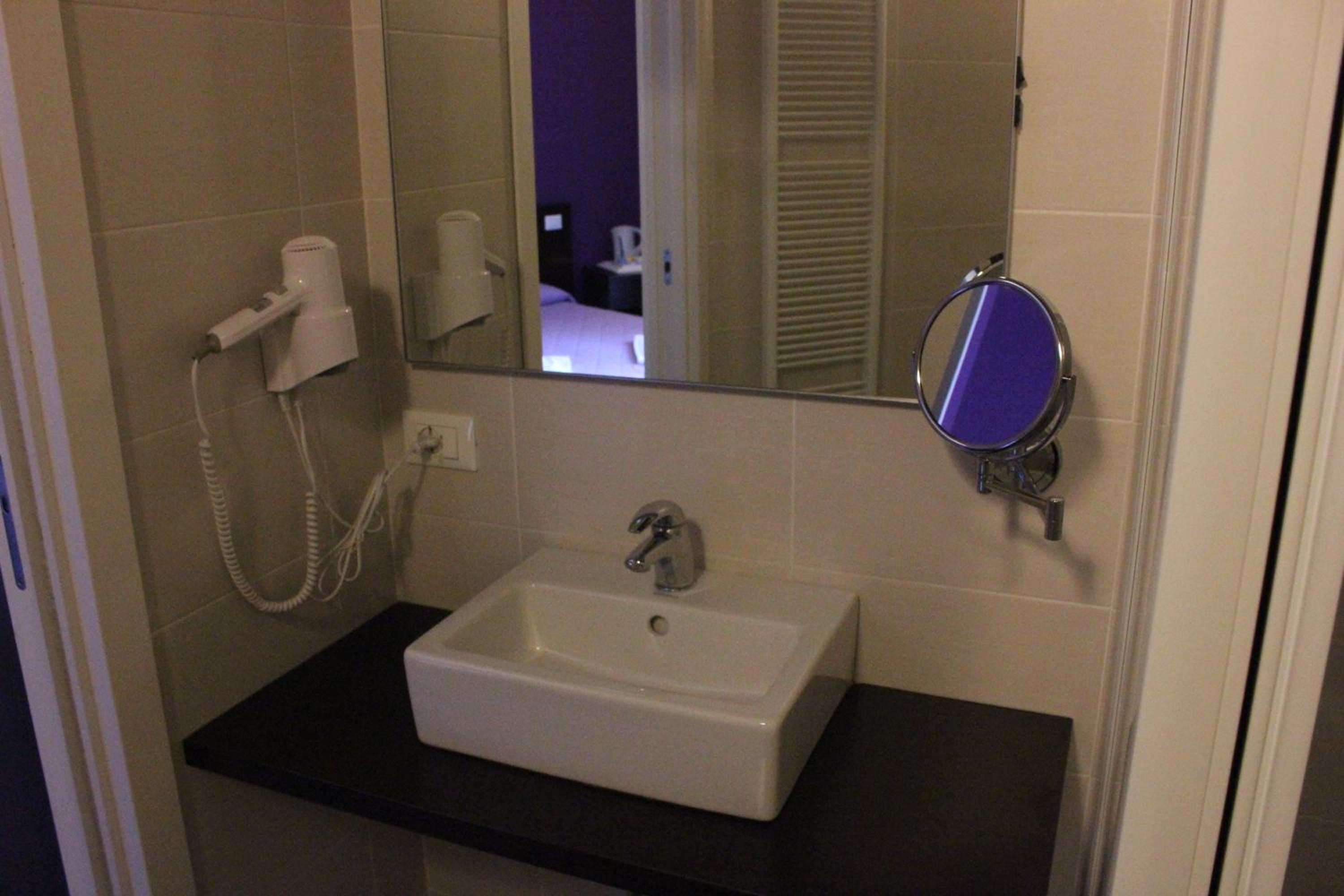 Double Room - Photo 8
