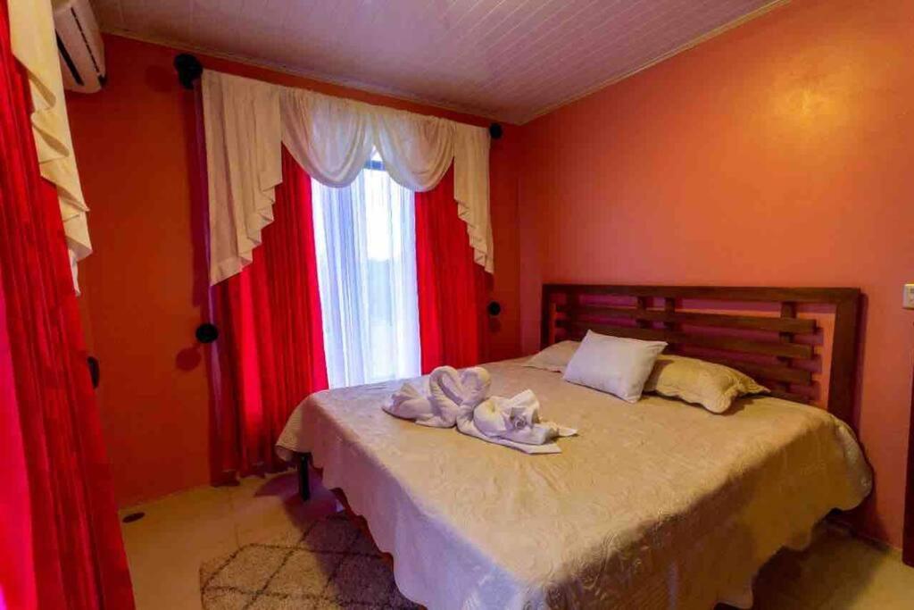 Three-Bedroom House photo 3