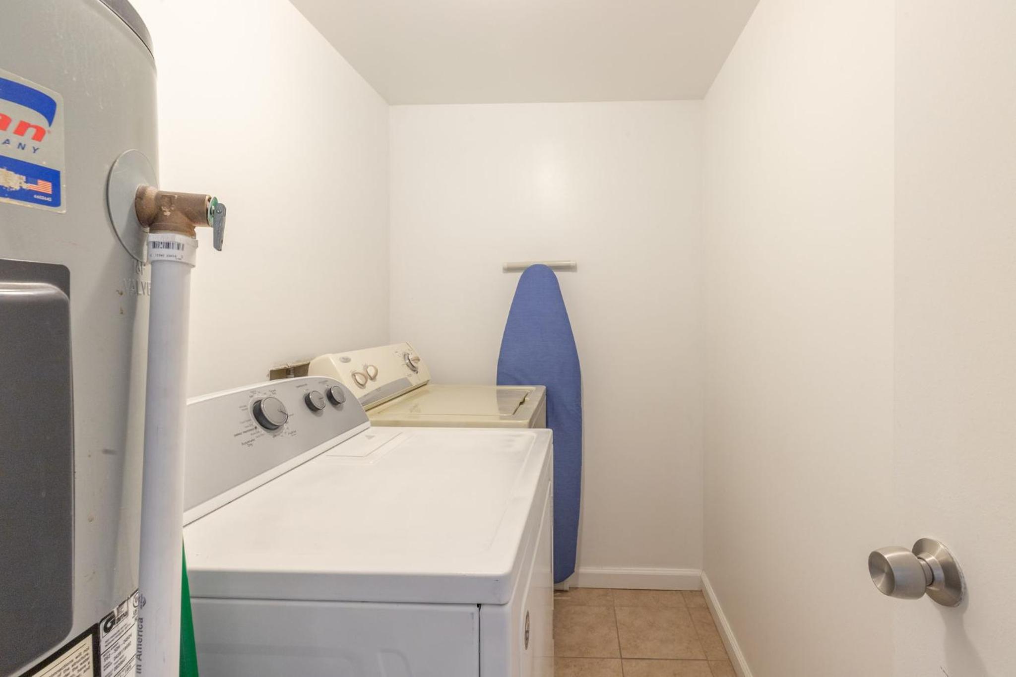 Two-Bedroom Apartment with Bay View - Photo 6