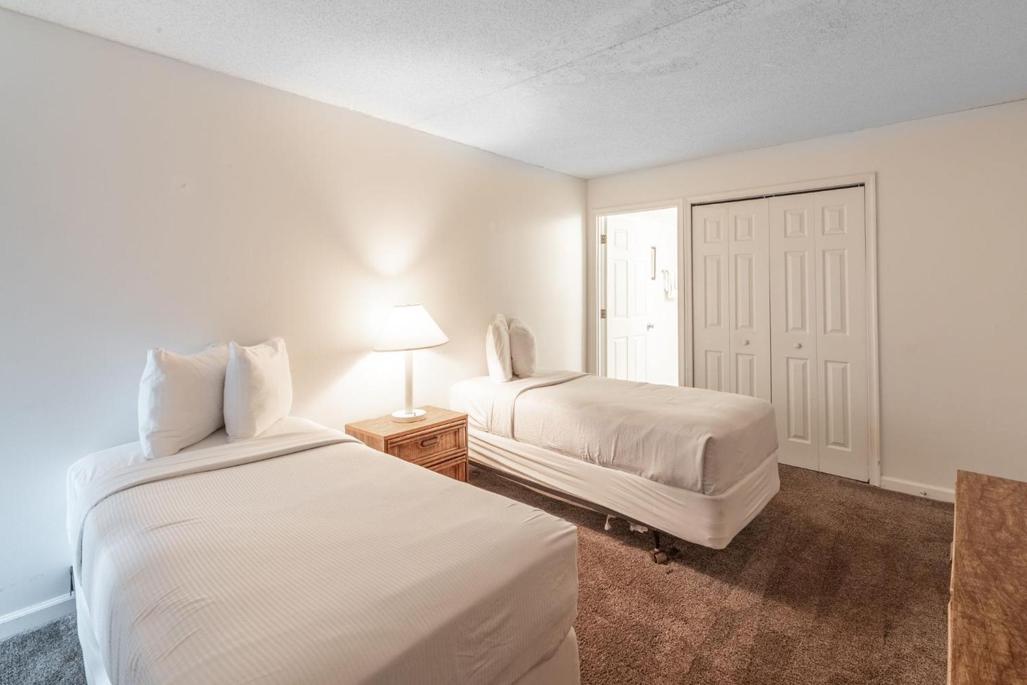 Two-Bedroom Apartment with Bay View - Photo 14