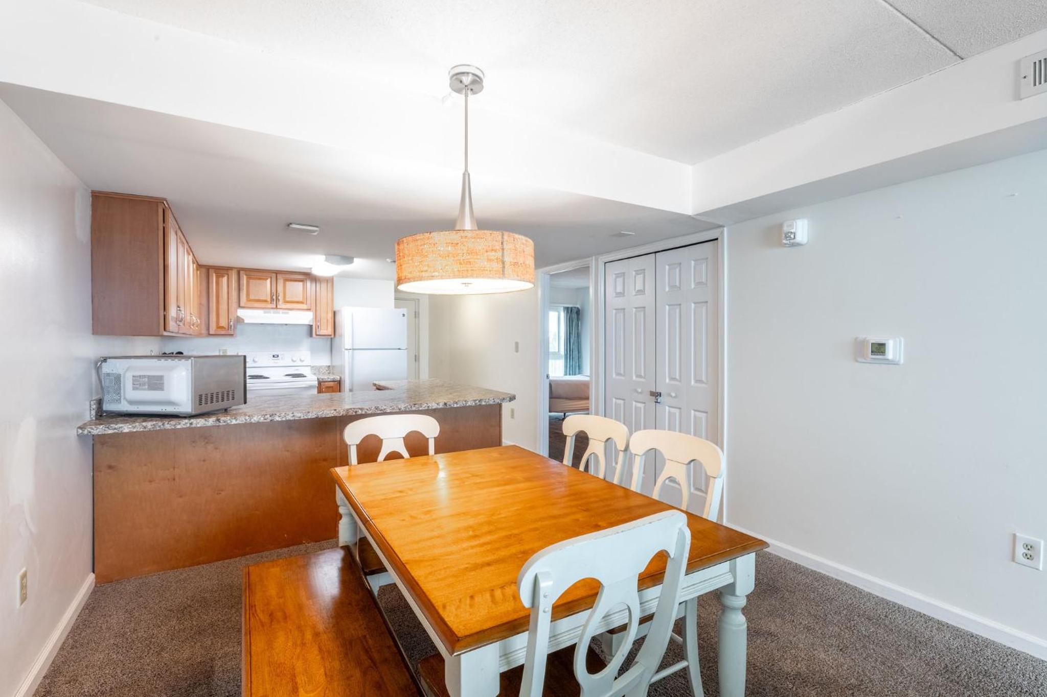 Two-Bedroom Apartment with Bay View - Photo 3