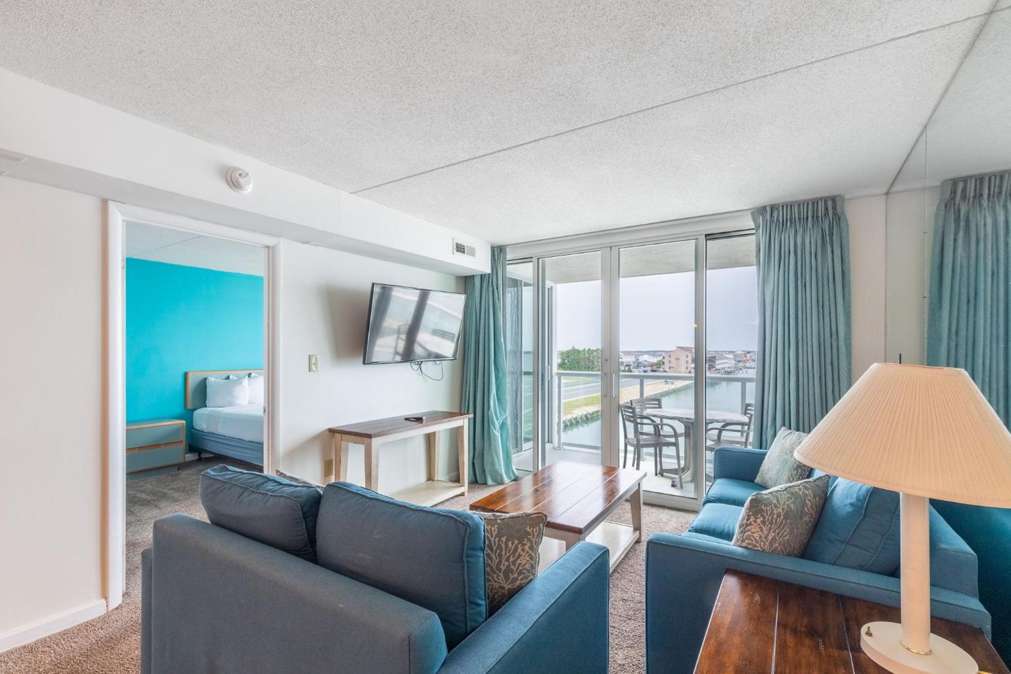Two-Bedroom Apartment with Bay View - Photo 10