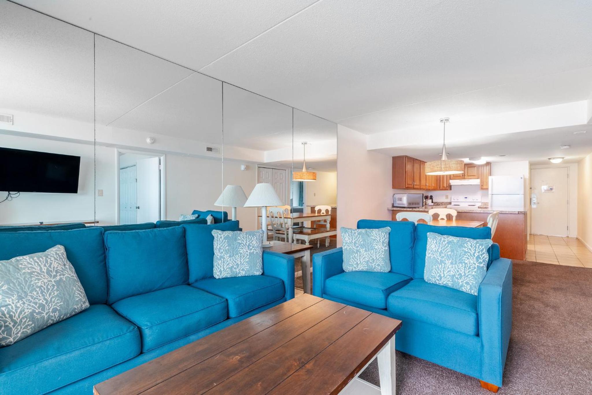 Two-Bedroom Apartment with Bay View - Photo 12