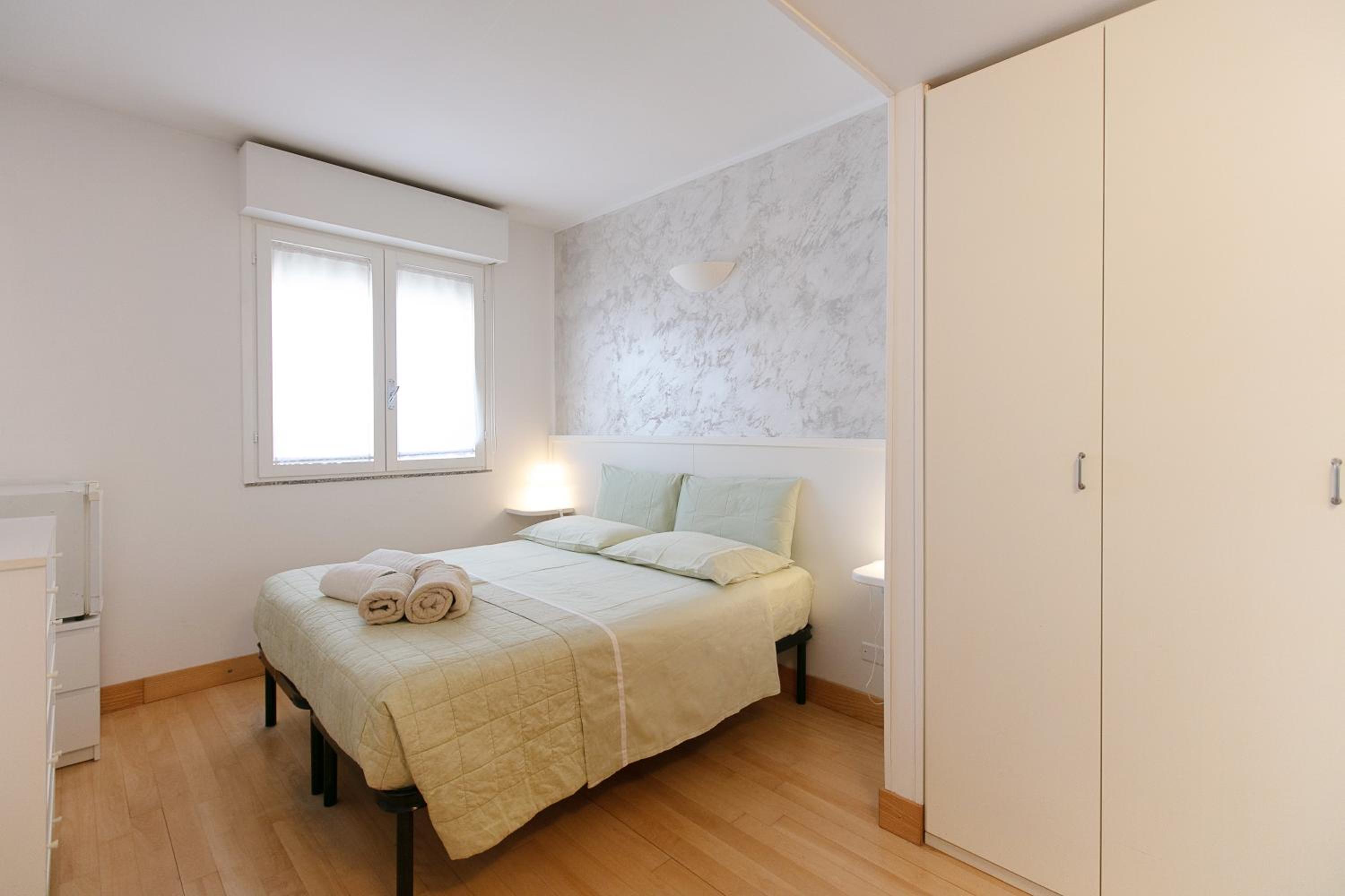 Double or Twin Room with Private External Bathroom - Photo 6