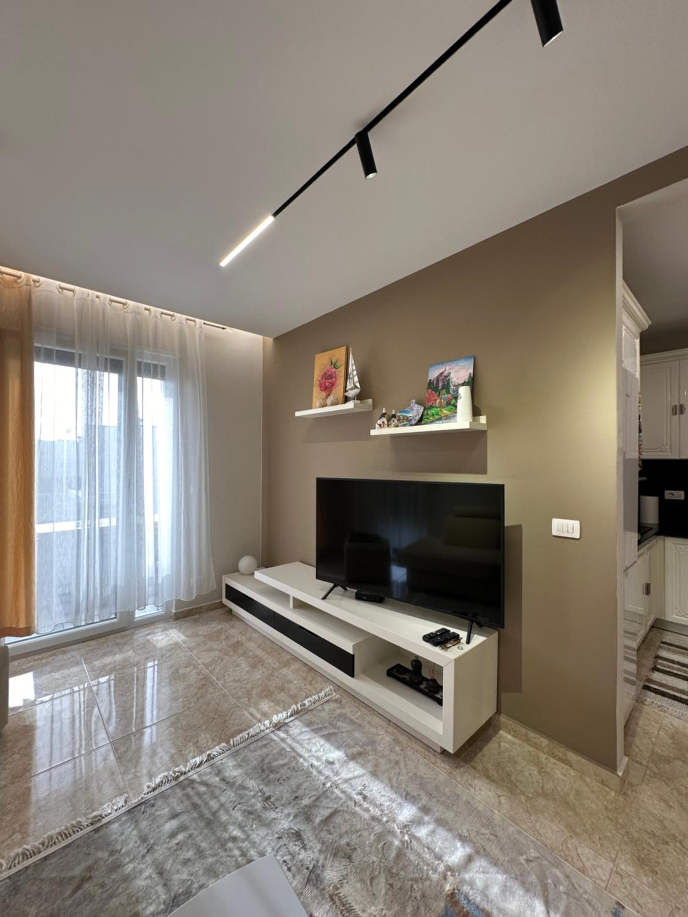 One-Bedroom Apartment photo 2