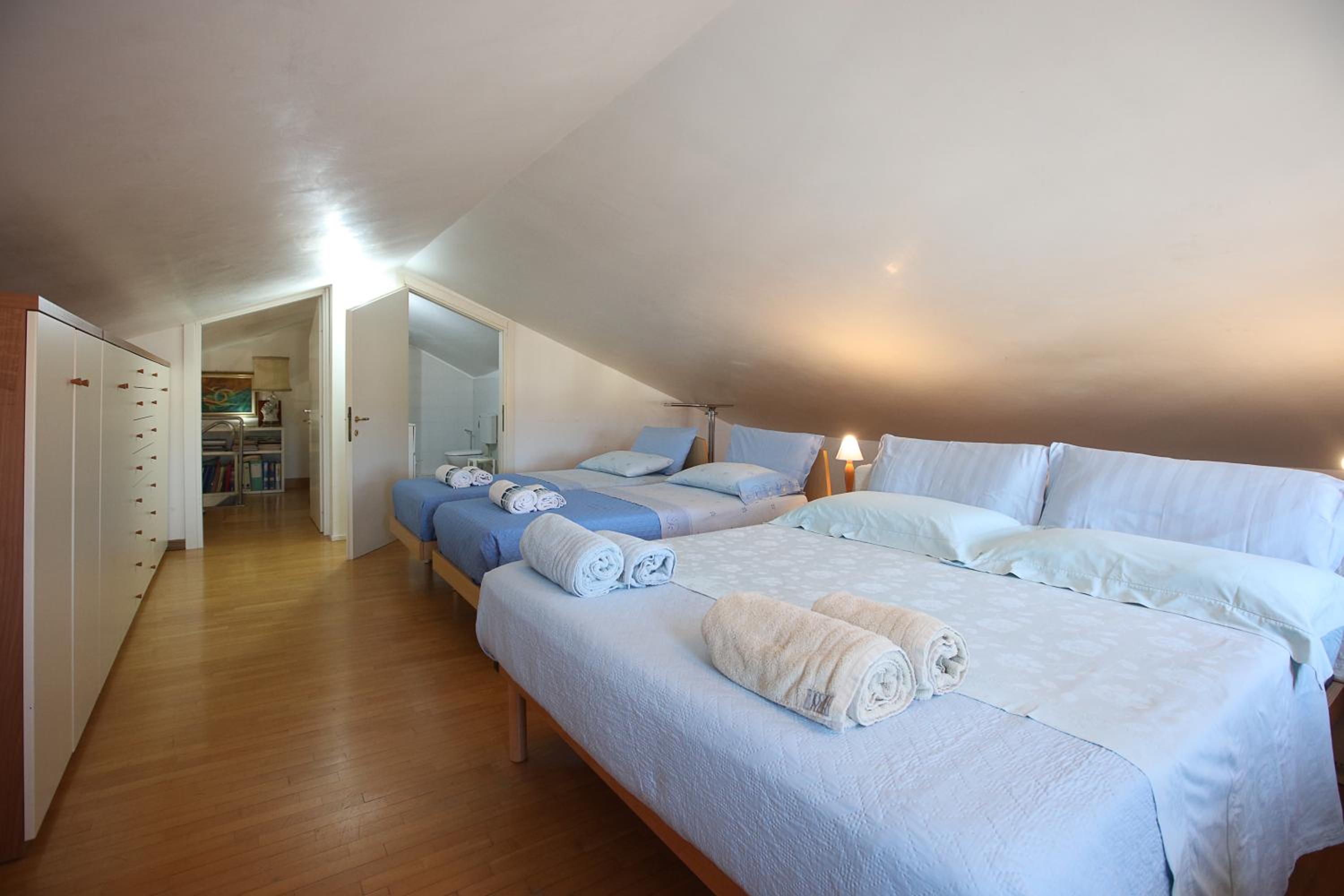 Quadruple Room - Photo 2